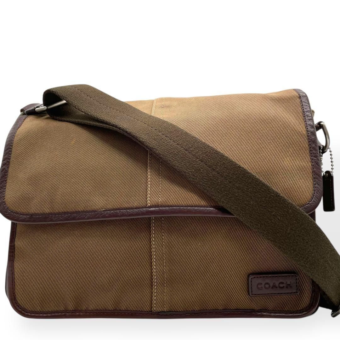 美品 COACH コーチ メッセンジャーバッグ カーキ系 F70677