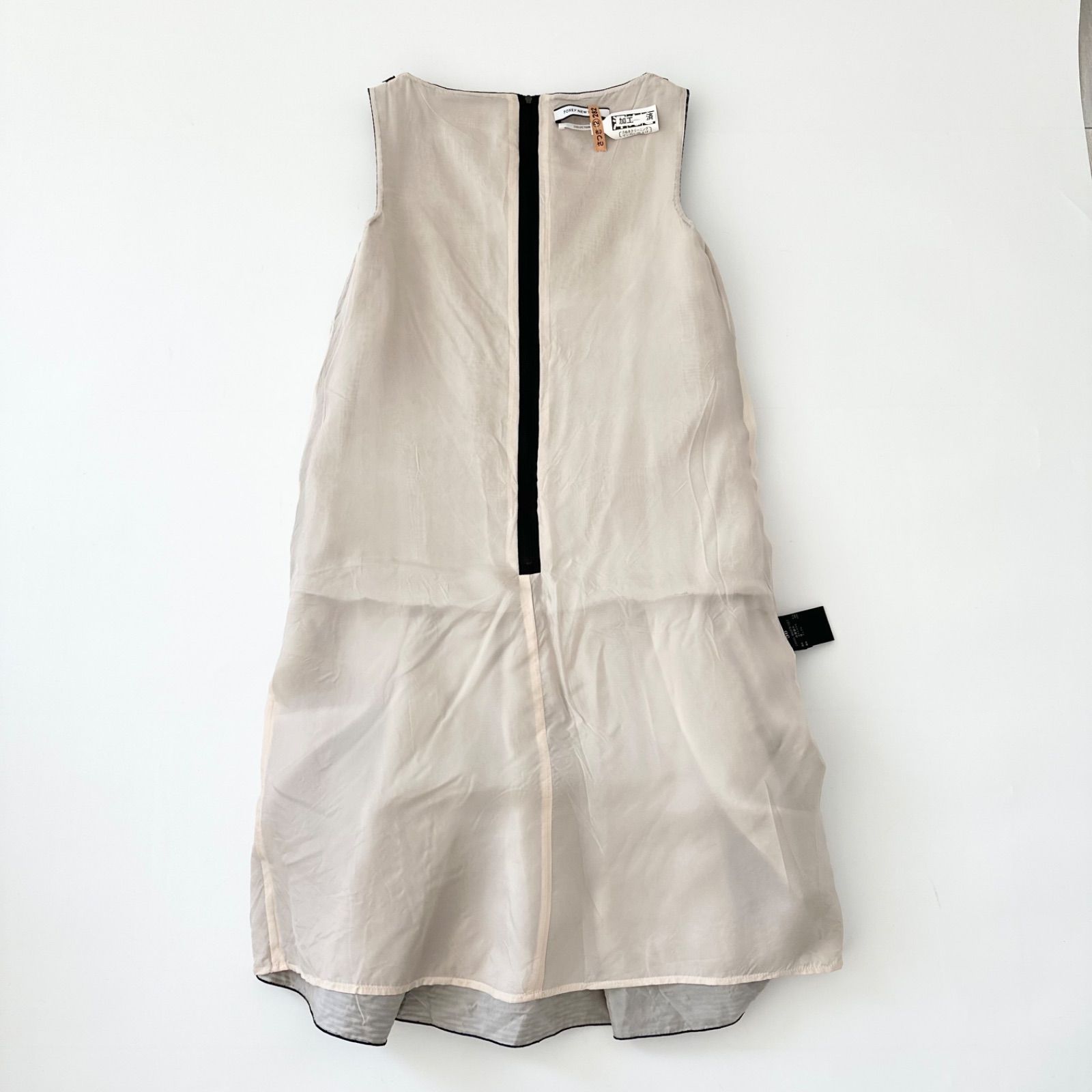 Foxy newyork Shury ノースリーブ FOXEY NEW YORK 美品 25AW NEWYORKフォクシーニューヨーク Amaretto 白