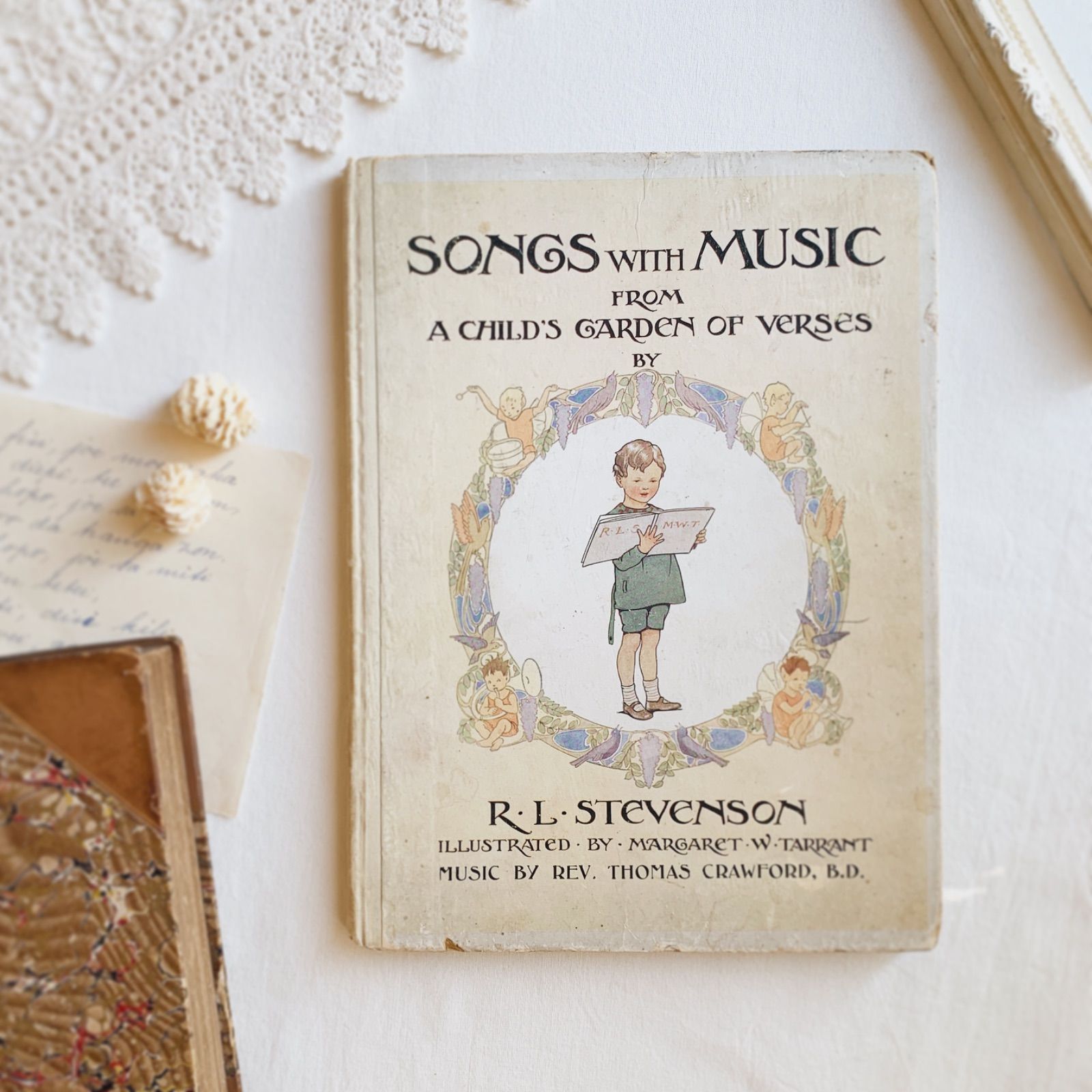 定番，定番人気 ⸝⋆イギリスの楽譜絵本 A Child Garden of Verses