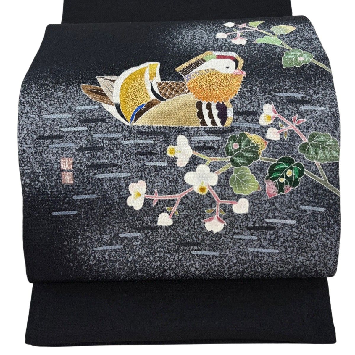美品】 開き名古屋帯 逸品 人間国宝 羽田登喜男 落款 鴛鴦 草花 美品】 開き名古屋帯 逸品 人間国宝 羽田登喜男 落款 鴛鴦 草花