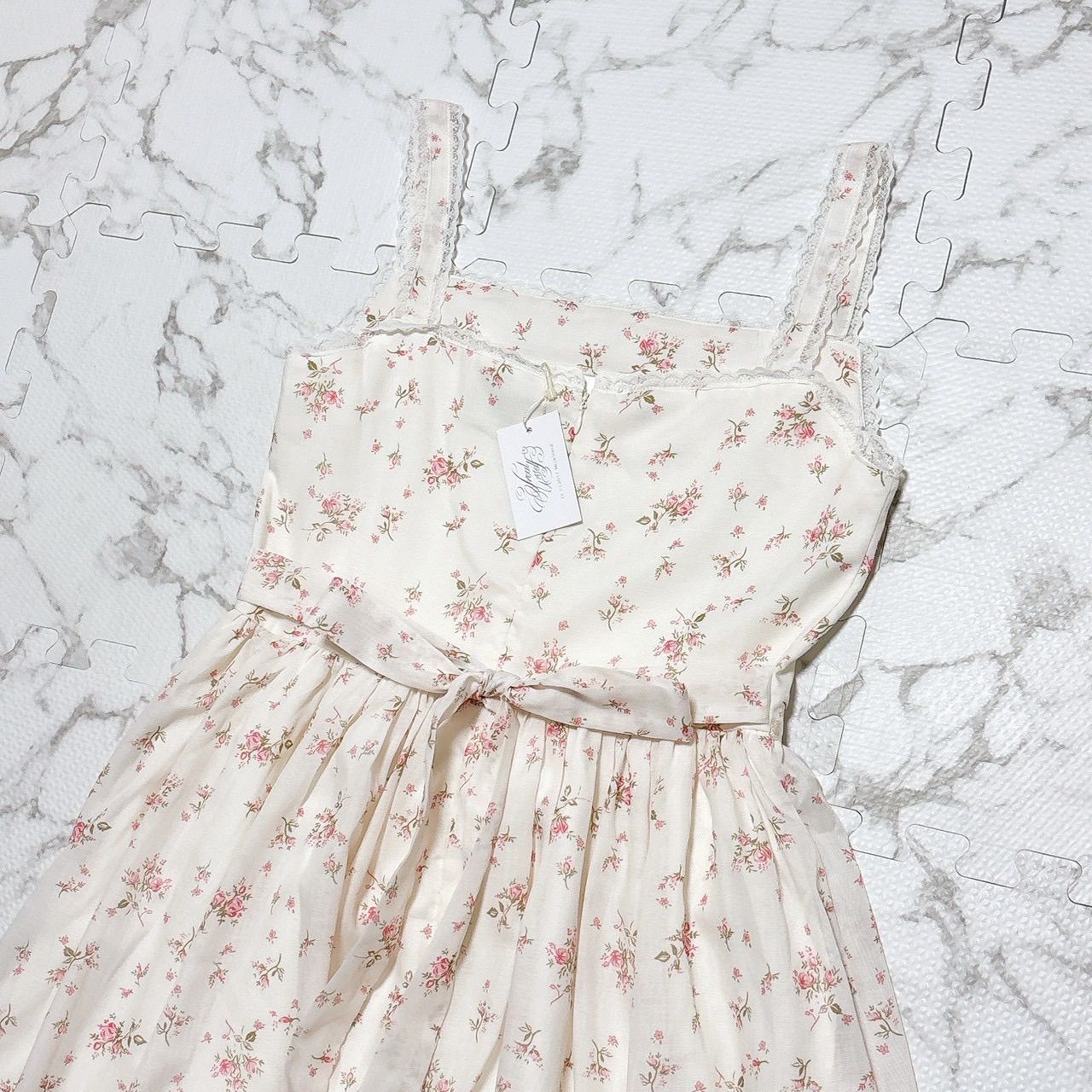 新品タグ付】Treat Urself Floral vintage like dress トリート 