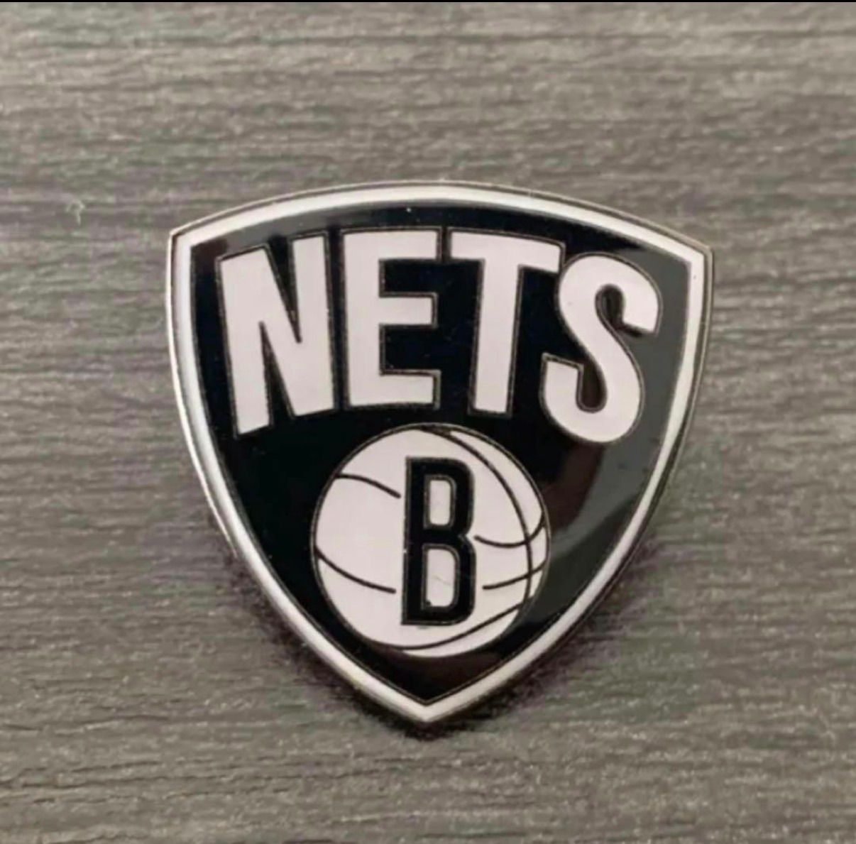 3個セット】NBA チーム ピンバッジ - メルカリ