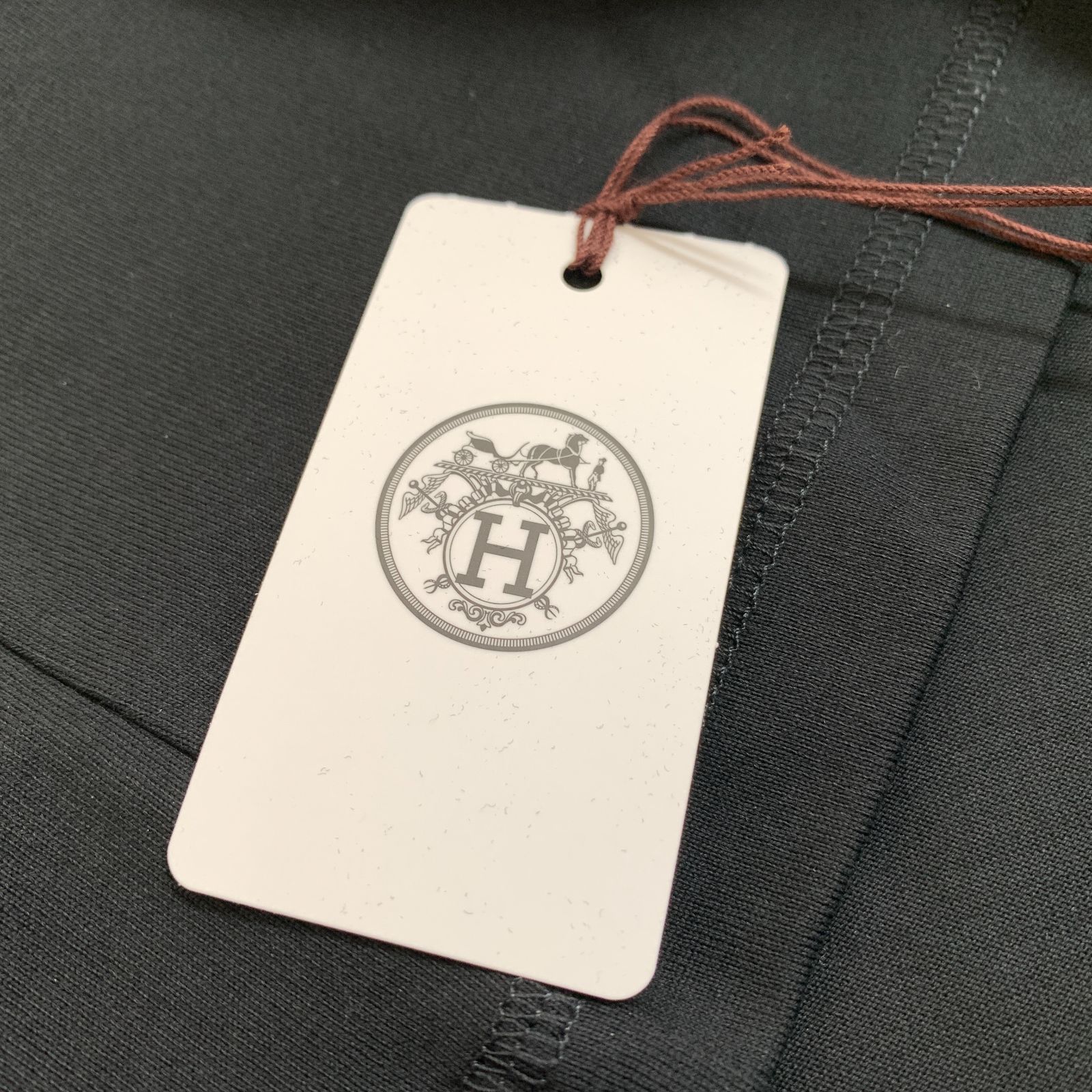 f001 L タグ付き新品未使用 HERMES エルメス 黒 Tシャツ 刺繍入り