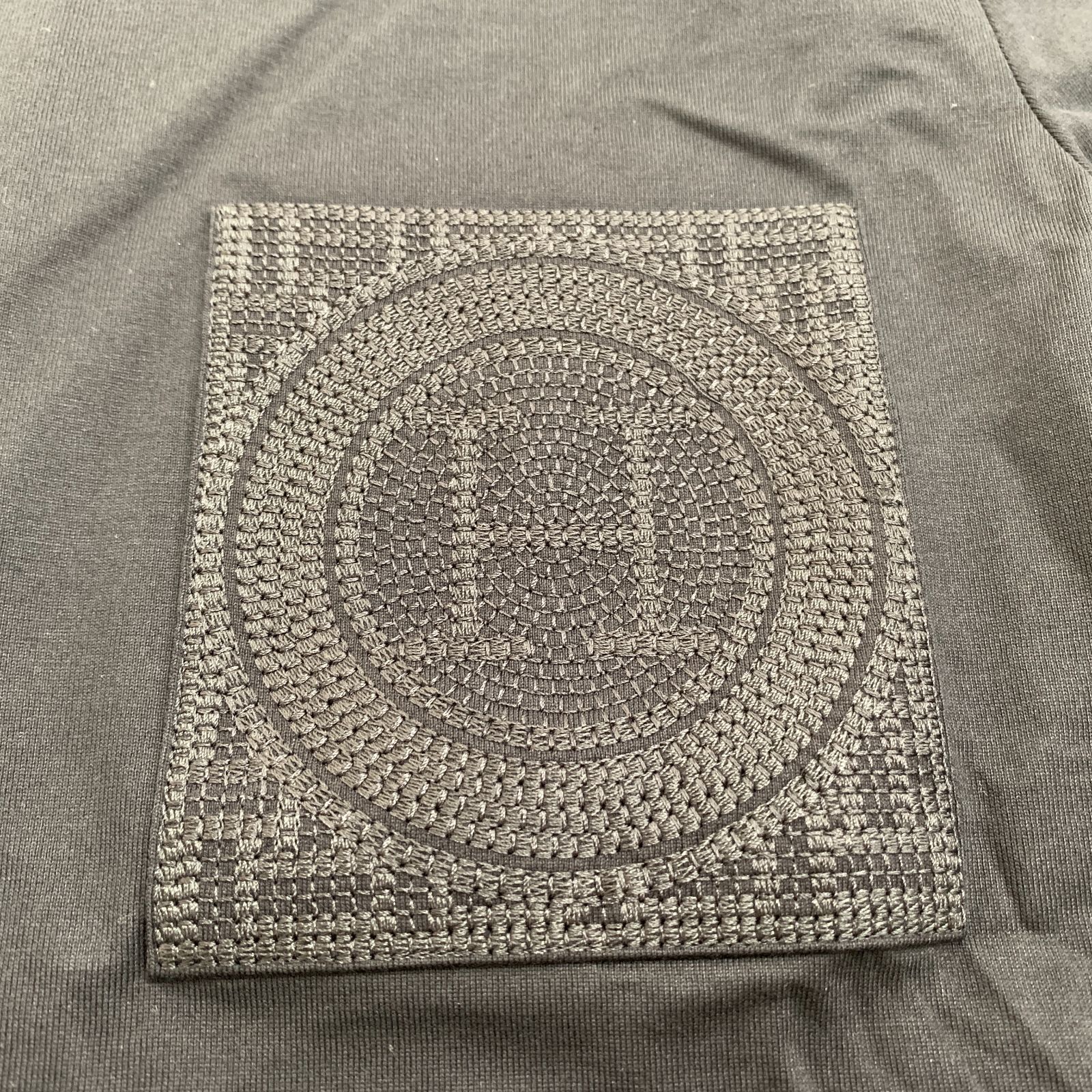 f001 L タグ付き新品未使用 HERMES エルメス 黒 Tシャツ 刺繍入り
