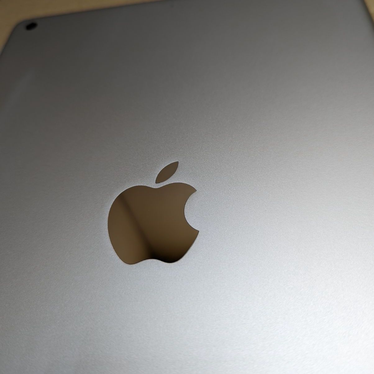 訳アリiPad第8世代 32GB シルバー【画面割れ】 - メルカリ
