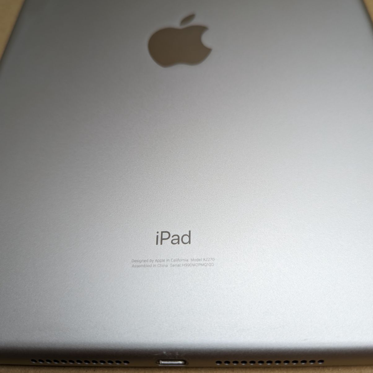 訳アリiPad第8世代 32GB シルバー【画面割れ】 - メルカリ