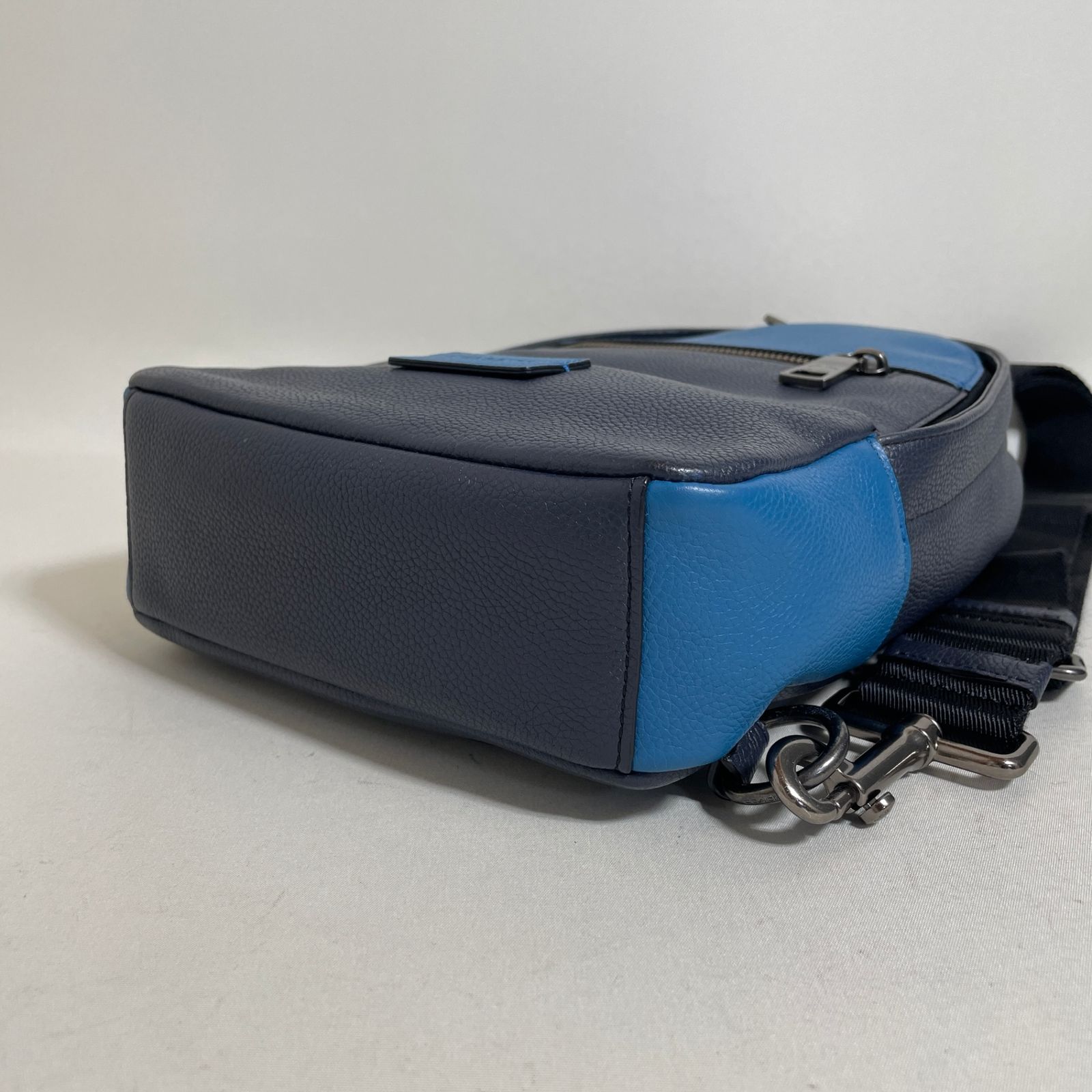 2603-62｜美品｜コーチ ボディバッグ レザー ネイビー×ブルー 2603-62｜美品｜コーチ ボディバッグ レザー ネイビー×ブルー - メルカリ