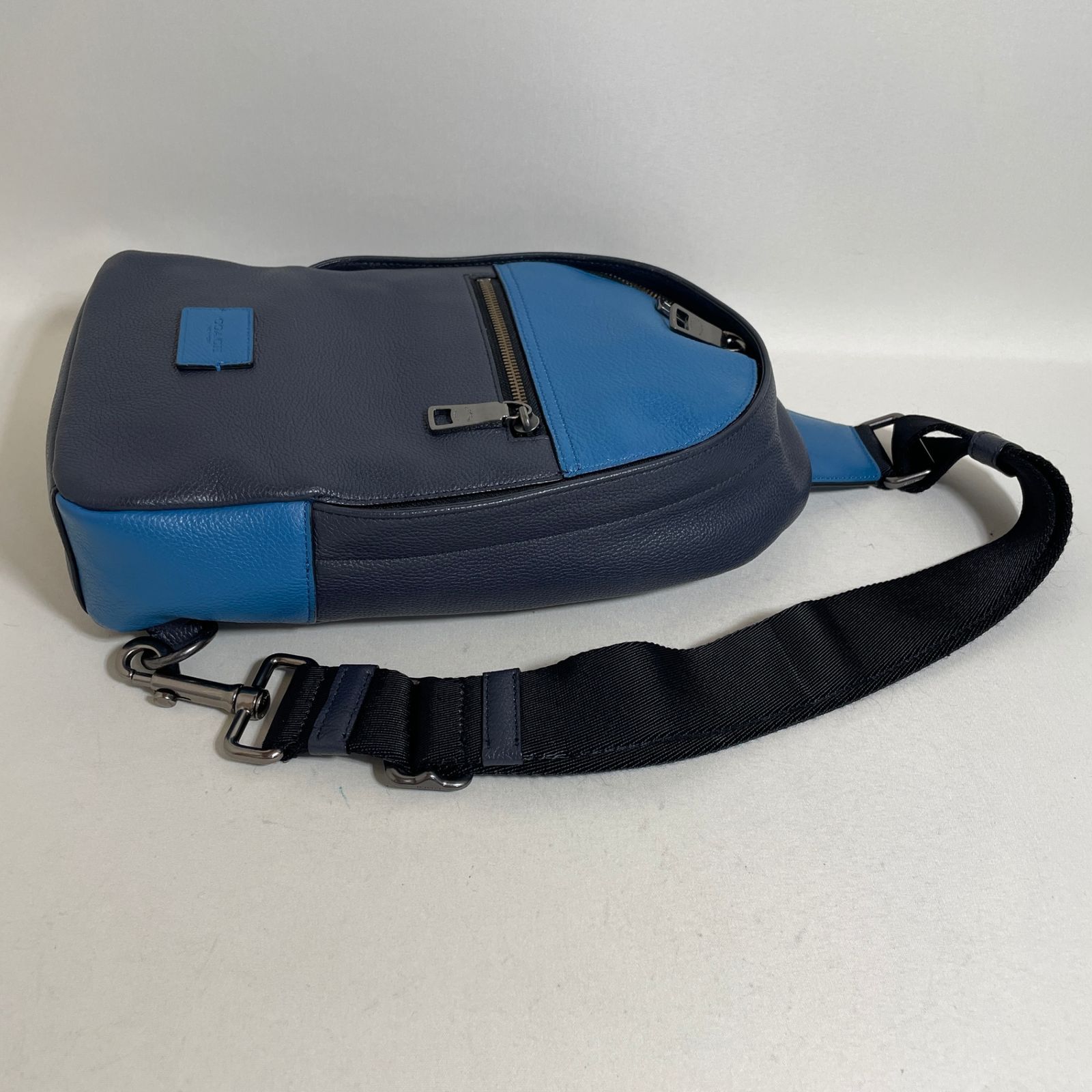 2603-62｜美品｜コーチ ボディバッグ レザー ネイビー×ブルー - メルカリ