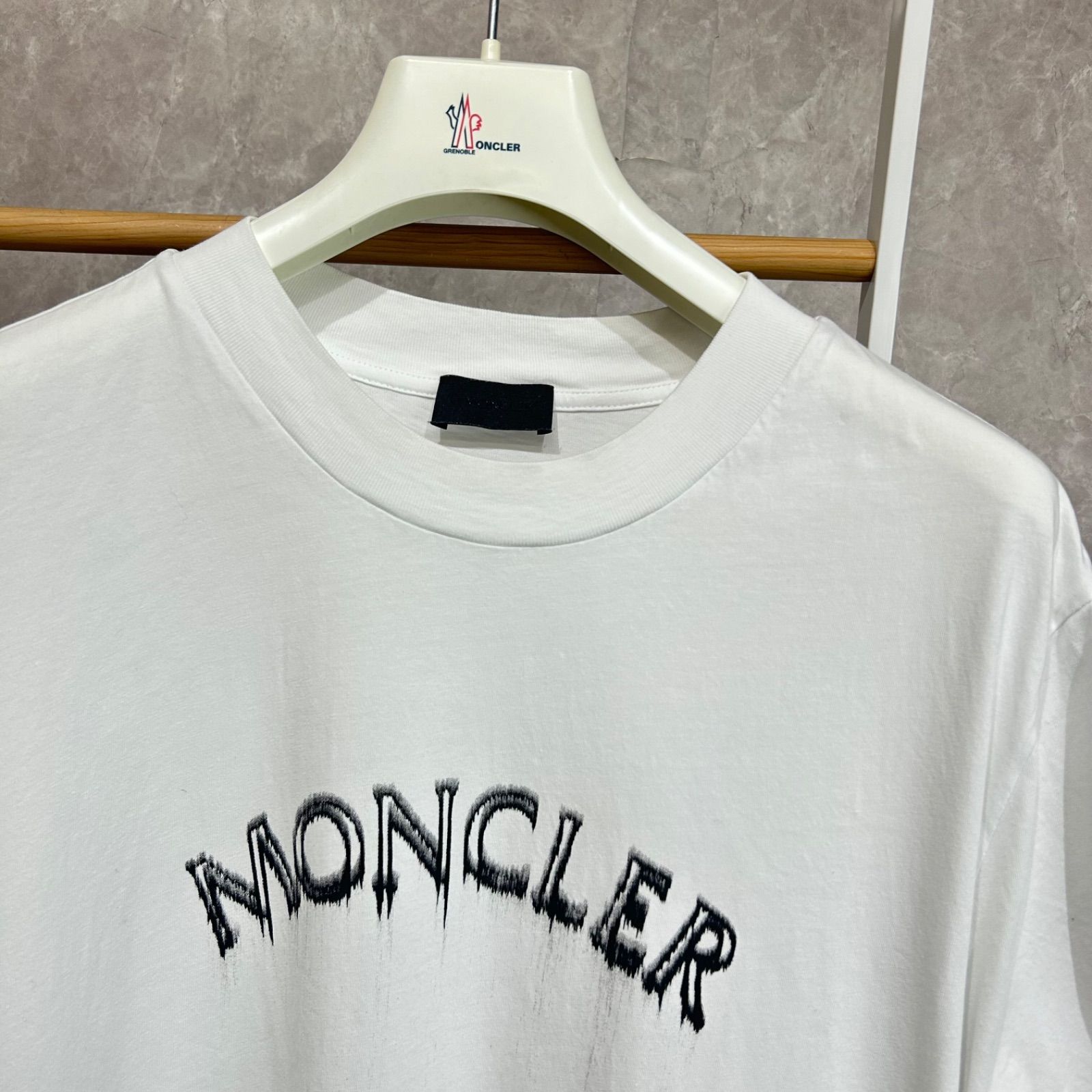 美品】MONCLER モンクレールラバーワッペン半袖Tシャツ白L - メルカリ
