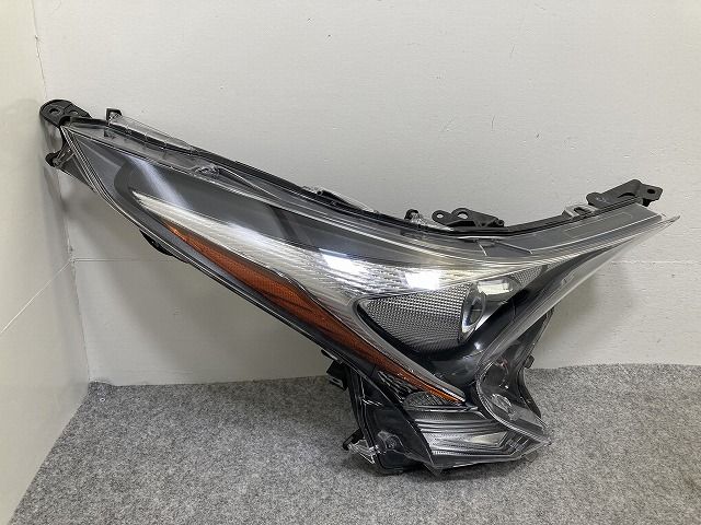 プリウス 50系/ZVW50/ZVW51/ZVW55 純正 前期 右 ヘッドライト/ランプ