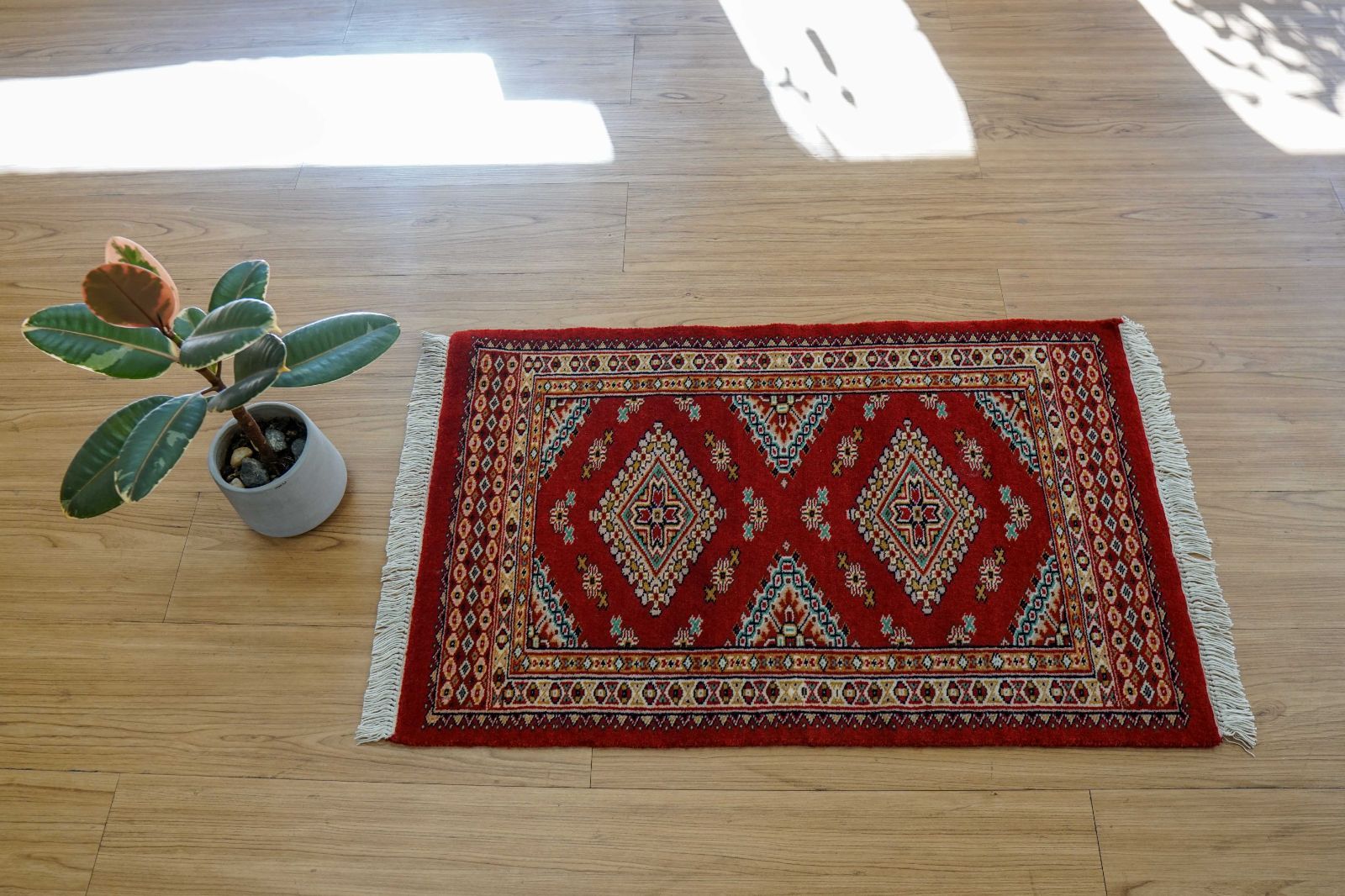 パキスタン手織り絨毯 玄関マット 78×49cm ファインクオリティ 赤基調