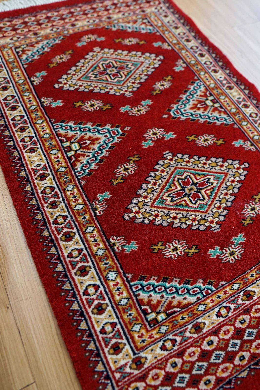パキスタン手織り絨毯 玄関マット 78×49cm ファインクオリティ 赤基調