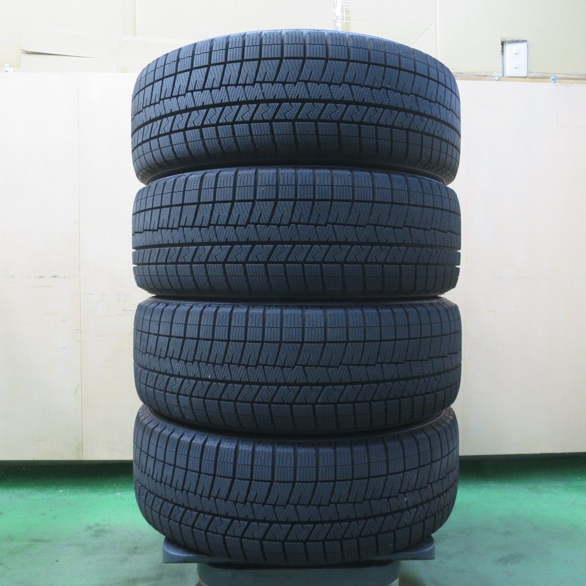 バリ溝！24年！キレイ！9.5分以上☆スタッドレス 205/50R17 ダンロップ 