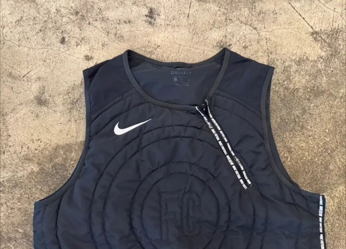 ナイキFC ベスト NIKE - NIKE FC ベストの通販 by pu.sh.'s shop