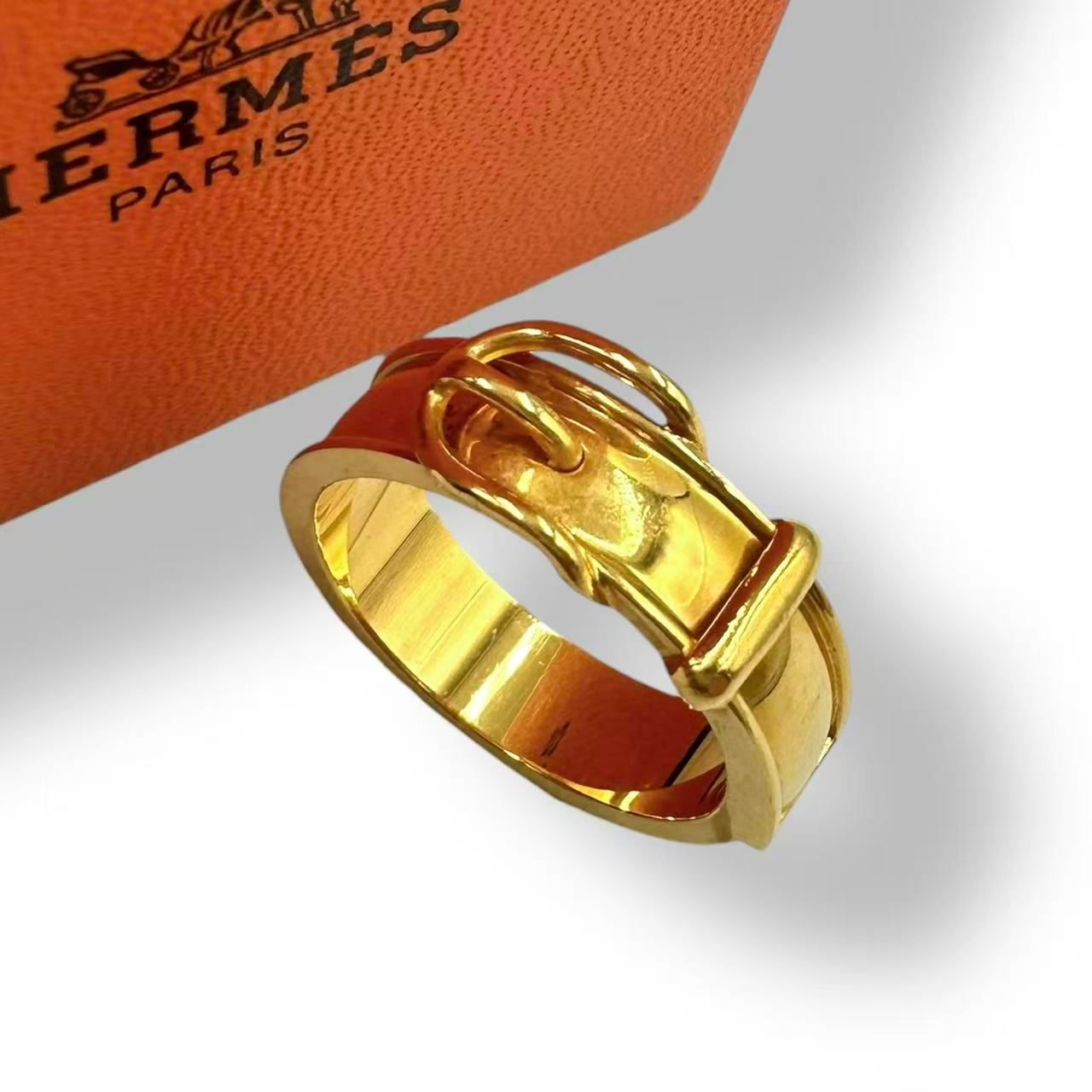 新品同様 HERMES エルメス スカーフリング ベルトモチーフ ゴールド 箱 