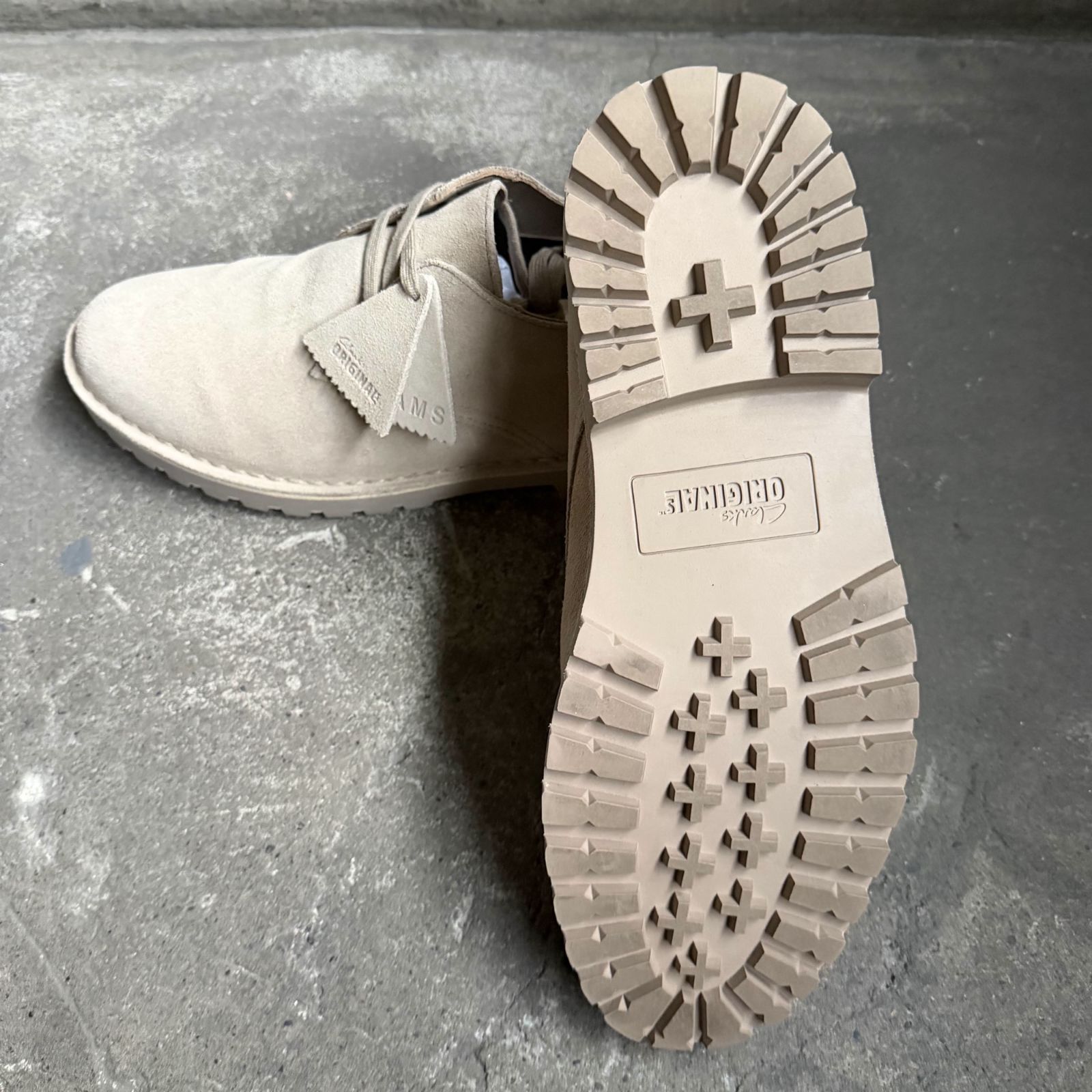 CLARKS x BEAMS 別注 Desert Khan GORE-TEX スリッポン仕様 サンド