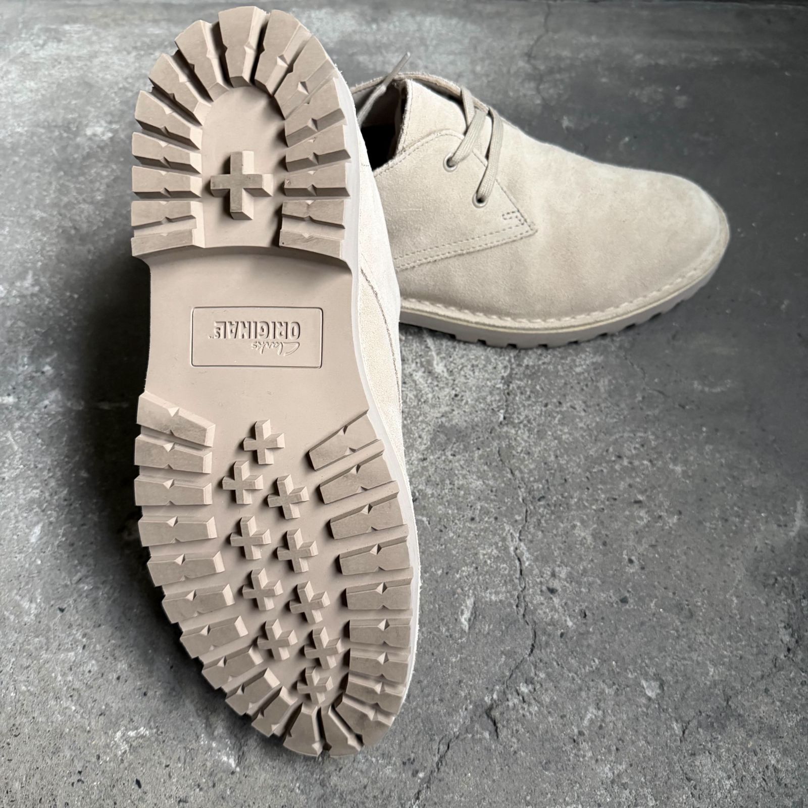 CLARKS x BEAMS 別注 Desert Khan GORE-TEX スリッポン仕様 サンド 