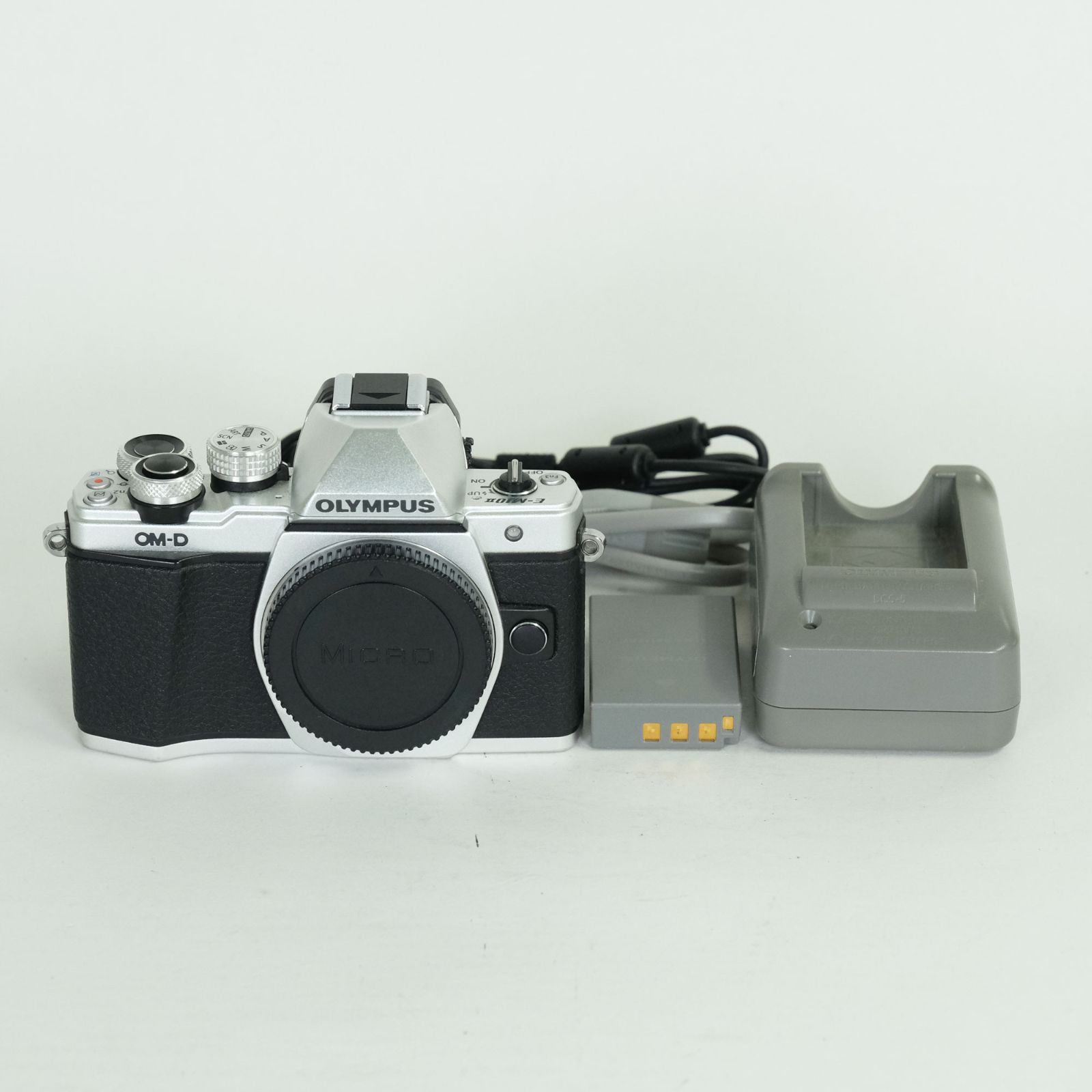良品 | シャッター数5,400回] OLYMPUS OM-D E-M10 Mark II [ボディ 