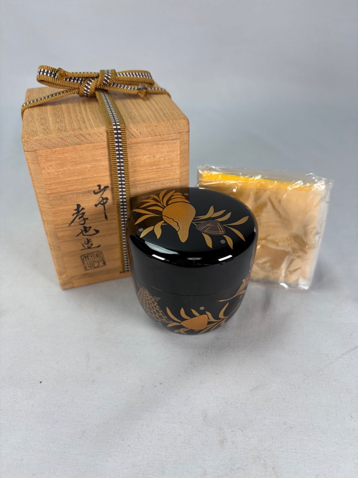中村孝也作 鈴虫蒔絵中棗 金蒔絵 茶道具 共箱共布 V330 NT1 【公式通販】
