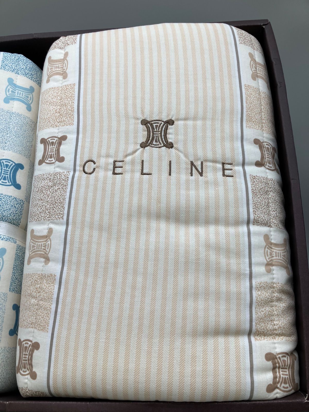 未使用 CELINE セリーヌ 合繊肌掛けふとん 2枚入り