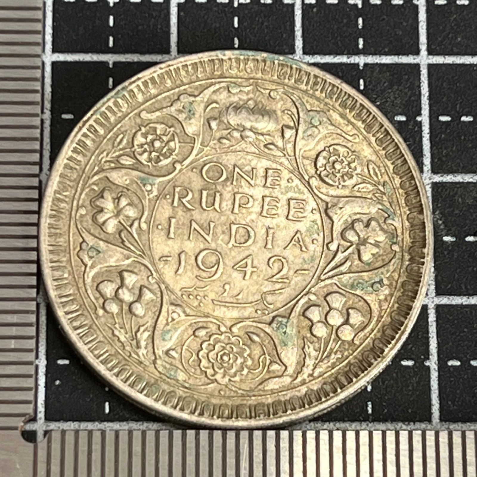 英領インド 1942年 1ルピー銀貨 ジョージ6世 KING EMPEROR バラ花輪