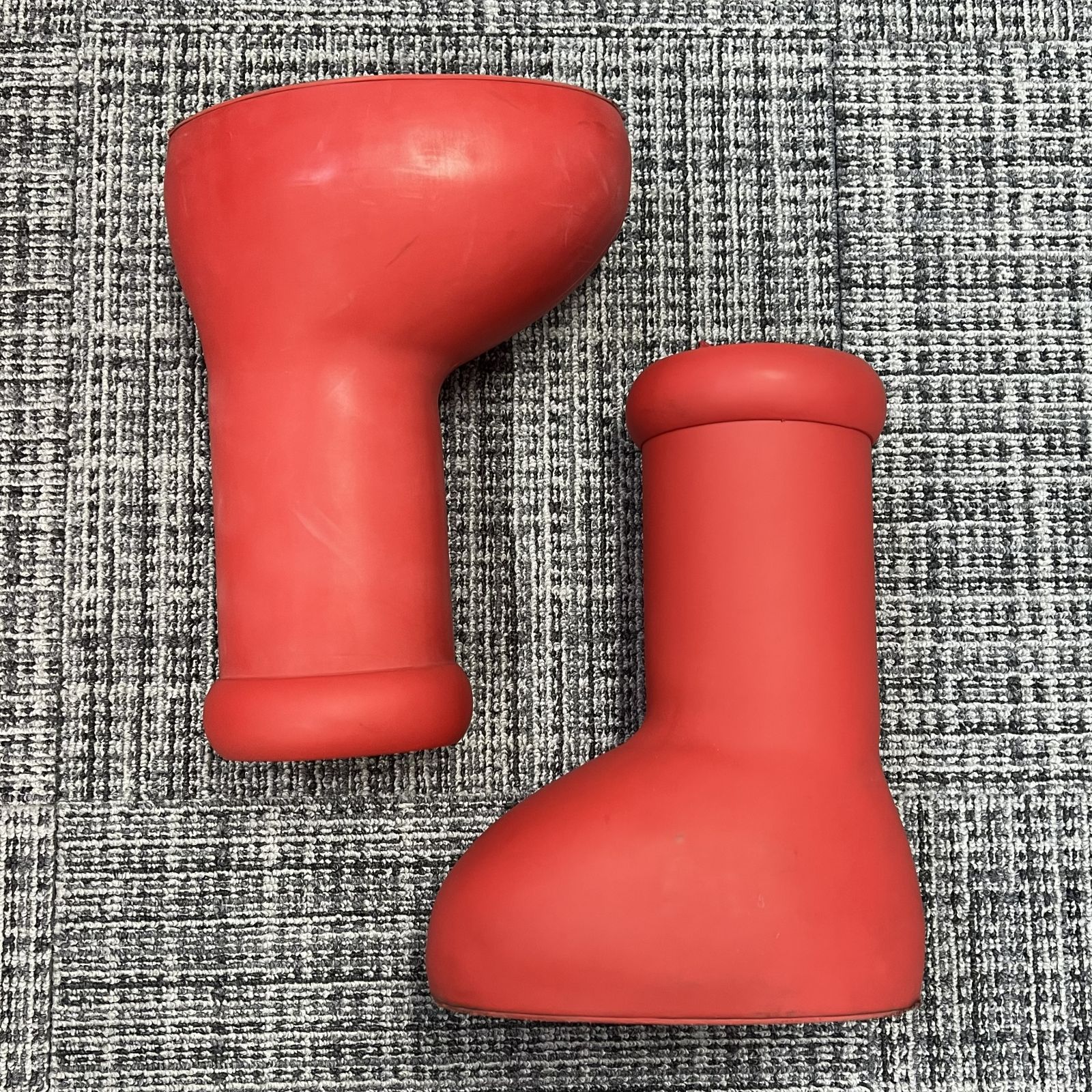 参考上代74,800円 MSCHF BIG RED BOOTS ビッグレッドブーツ アトム 