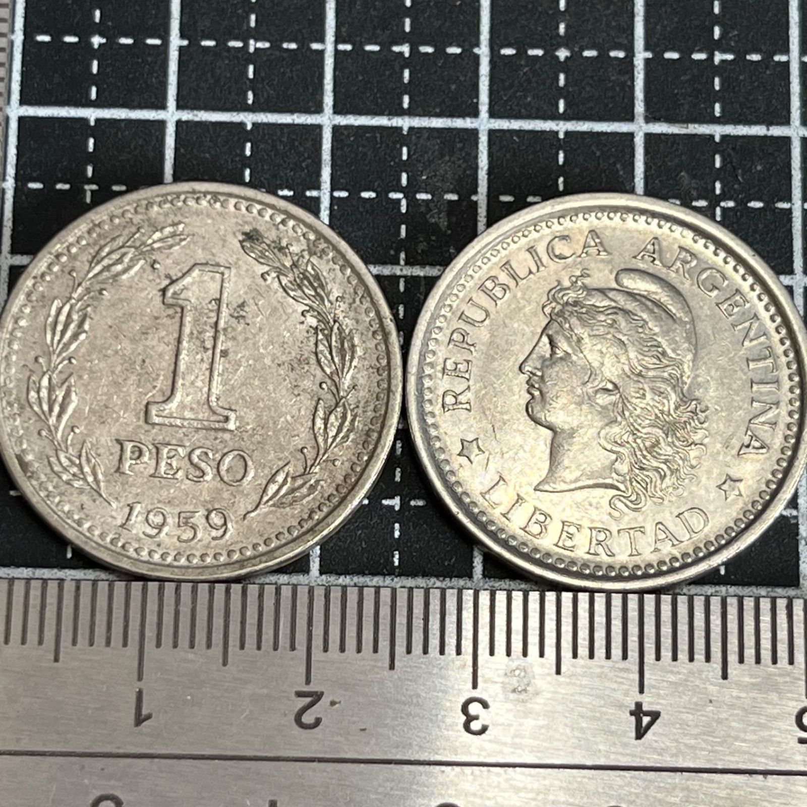 古銭まとめ売り】アルゼンチン 1ペソ 2枚セット 1957年・1959年 自由の