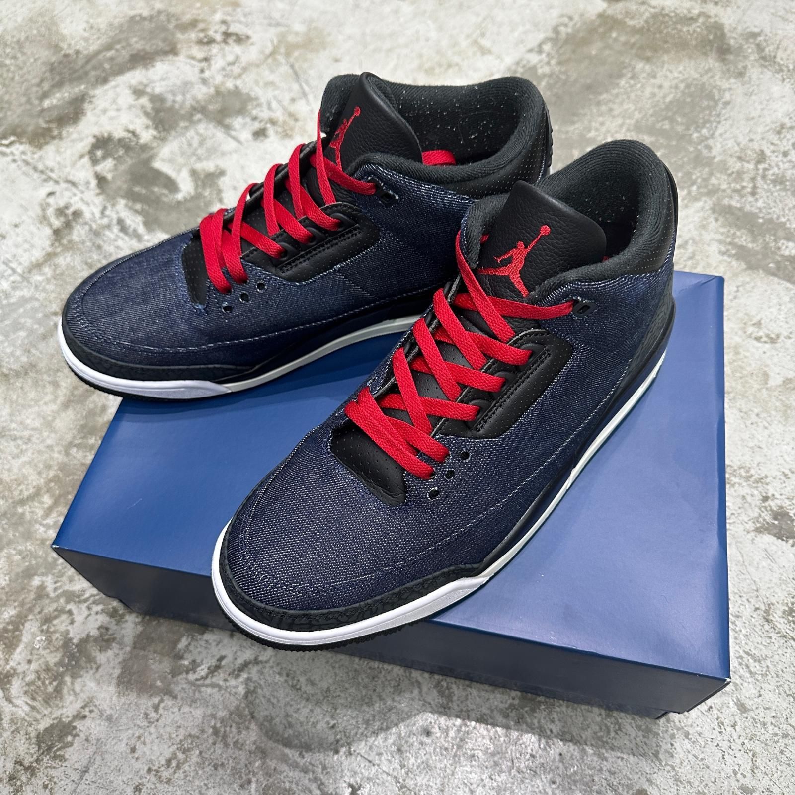 NIKE LEVI