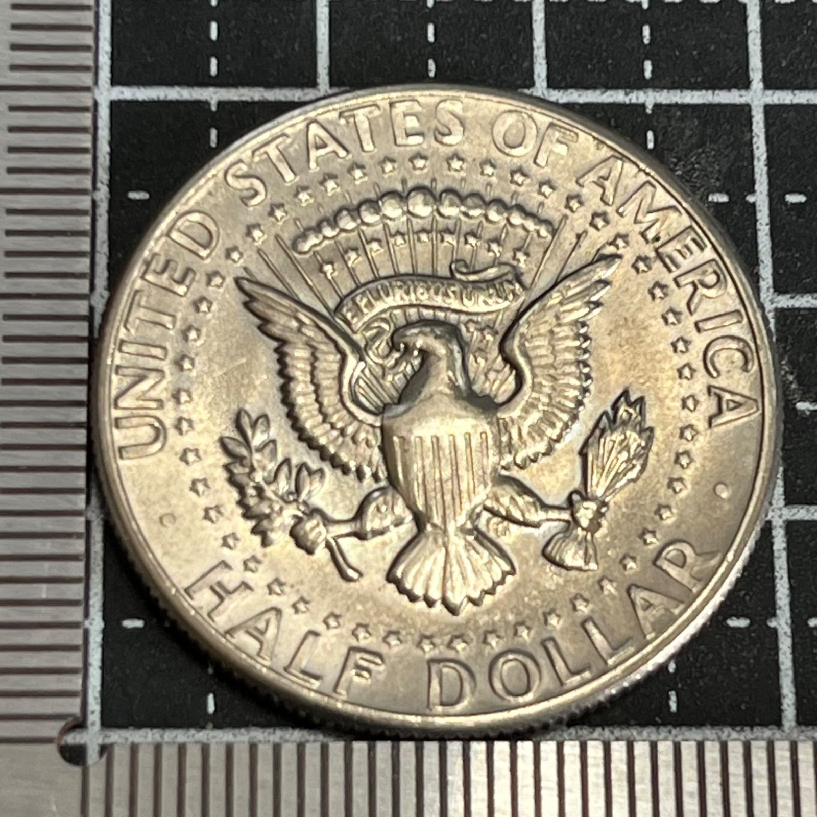 貴重な1971年発行のアメリカ合衆国ケネディハーフダラー50セント硬貨です。 外国硬貨】アメリカ ケネディ ハーフダラー 1971年 Dミント 50セント