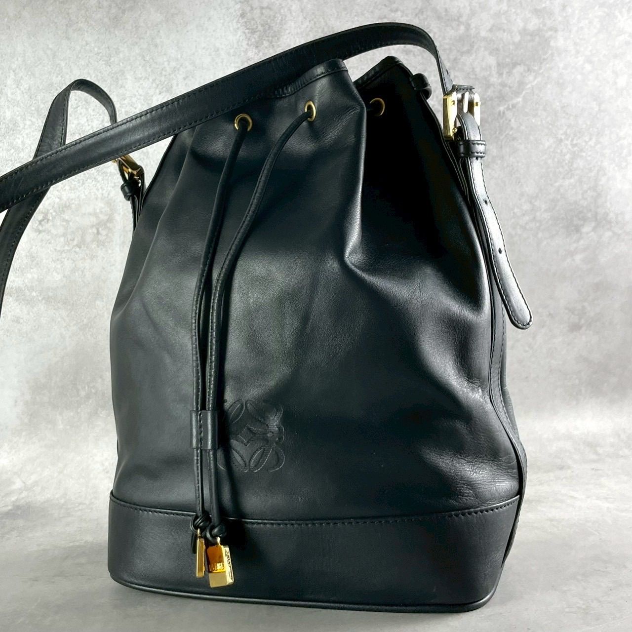 美品 loewe ロエベ アナグラム 巾着 ショルダーバッグ 肩掛け 斜めがけ 