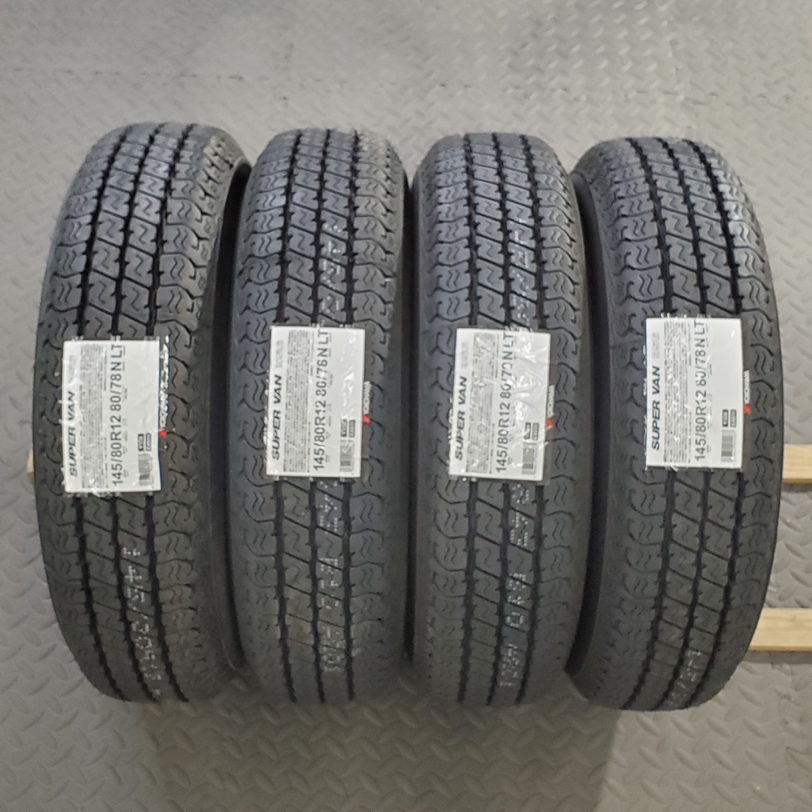 軽貨物用夏タイヤYOKOHAMA SUPER VAN 356 145/80R12