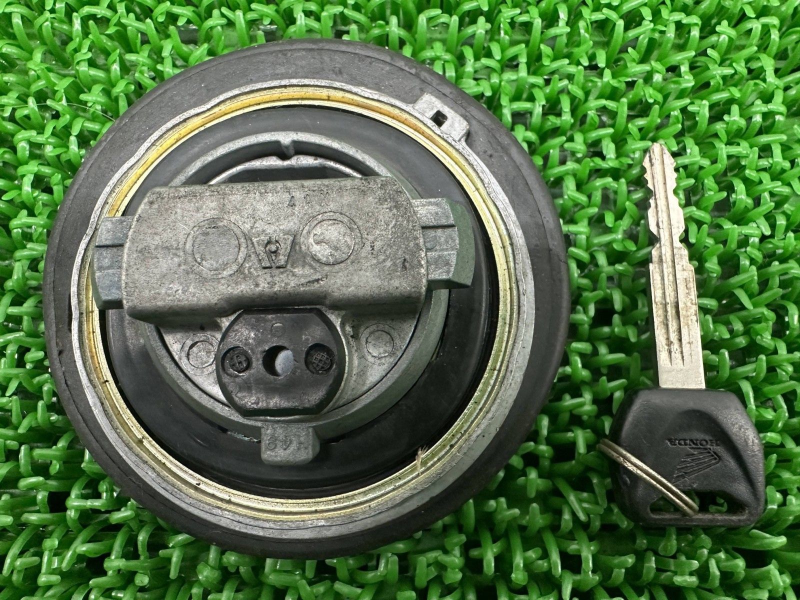 ホーネット250 タンクキャップ ホンダ 純正 中古 MC31 メインキー付