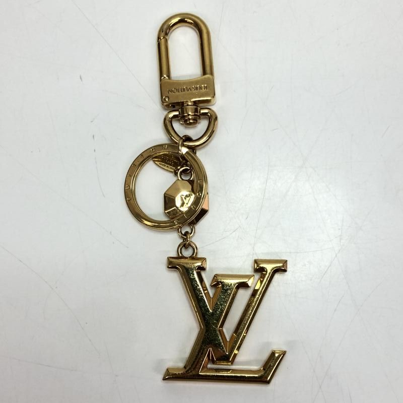 【中古】LOUIS VUITTON キーホルダー LV ファセット M65126[66][240066186430] 中古】LOUIS VUITTON キーホルダー LV ファセット M65126[66] - メルカリ