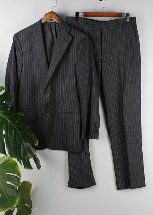 新作登場，新品 Salvatore Ferragamo スーツ