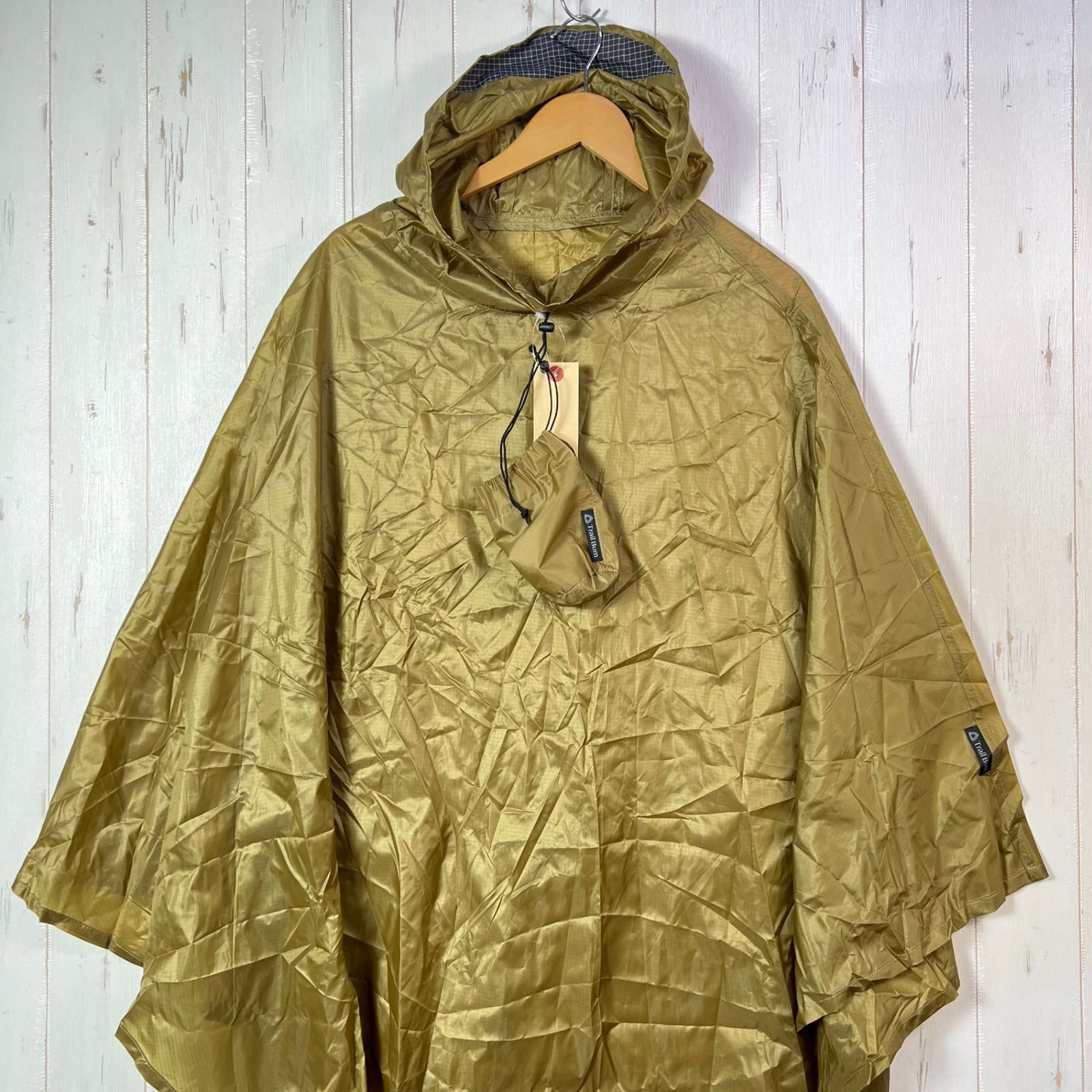 ✉️Unisex OneSize ベージュ系 Trail Bum ( トレイルバム ) ヌーケイプ Gnu Cape Khaki ナイロン ウェア ポンチョ z00055403 Khaki ポンチョ ウェア