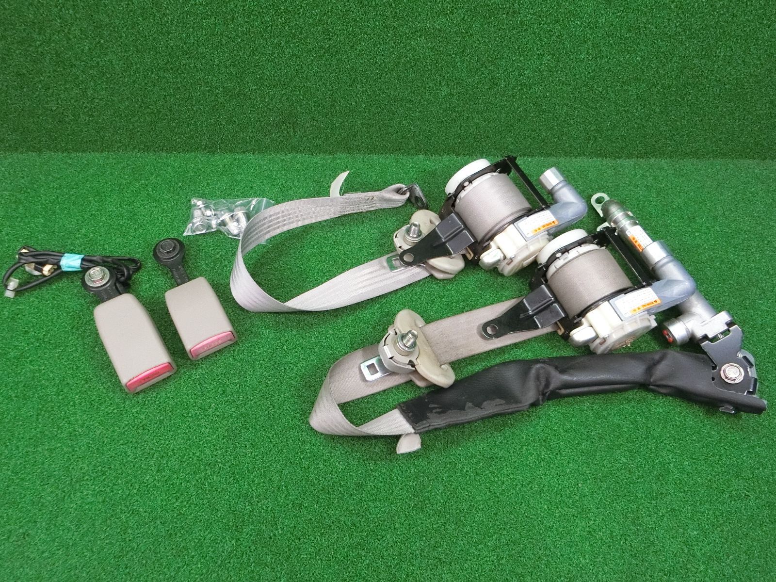[14474] 送料無料 スズキ エブリィバン DA64V フロント シートベルト 左右セット キャッチ