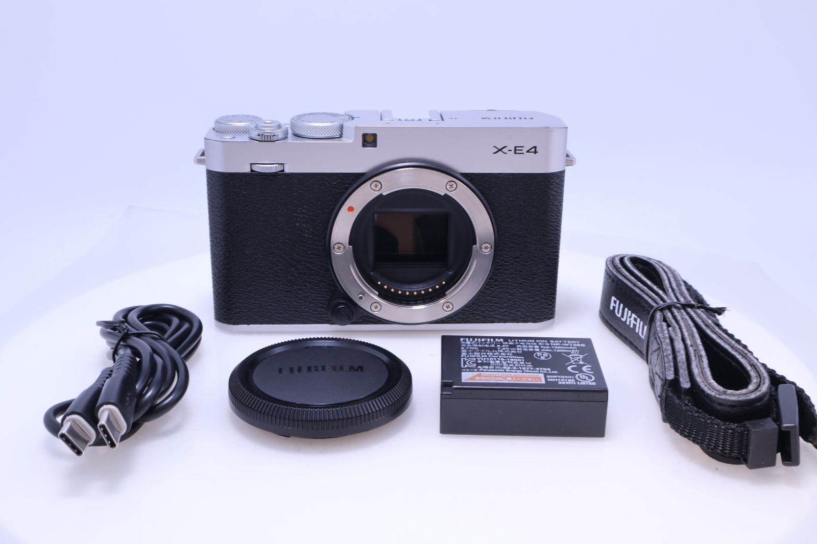 極美品】FUJIFILM X-E4 ボディ シルバー F X-E4-S ミラーレスデジタル 