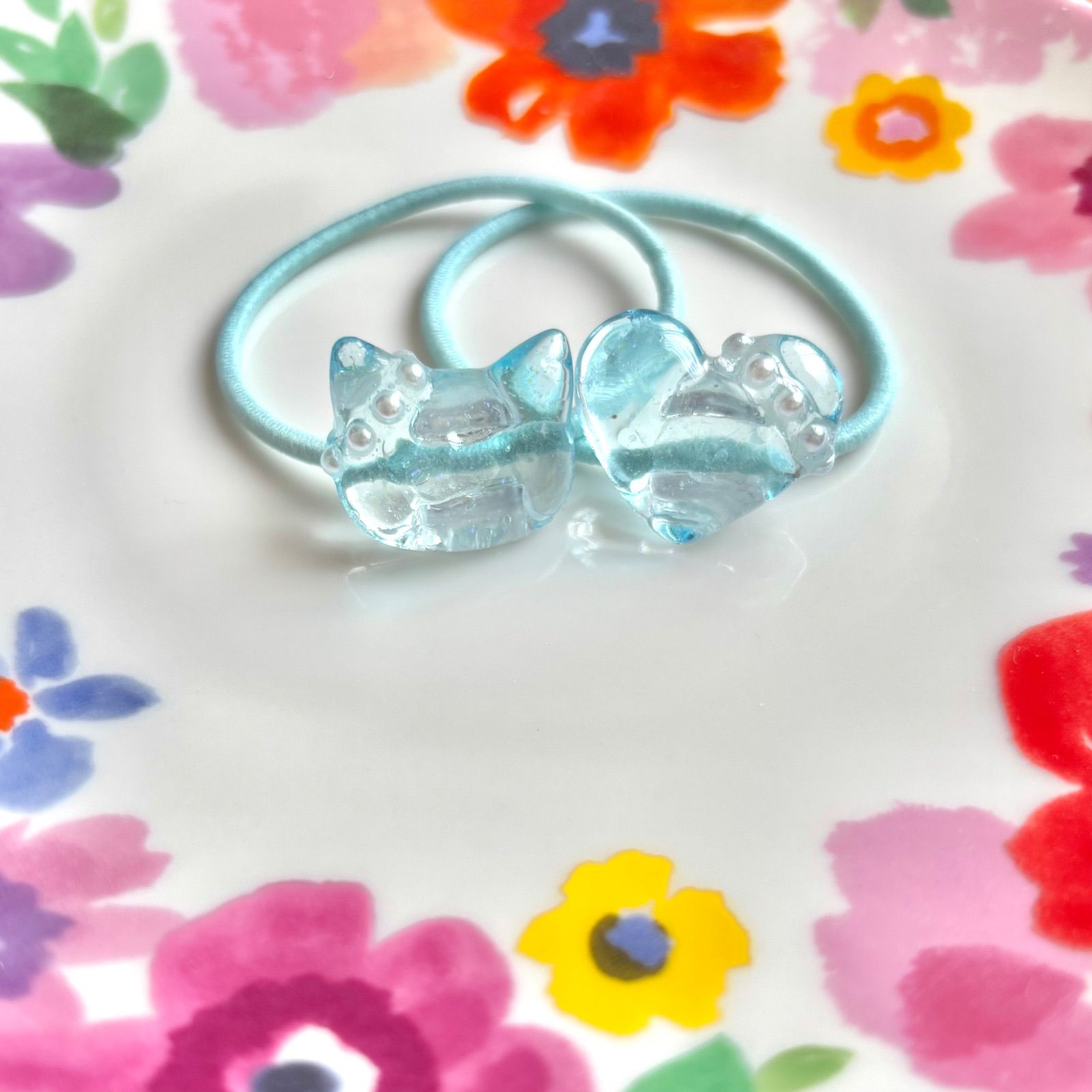 レジンヘアゴム.ブローチ☘ハンドメイド☘手描きNo.327 再販不可✖︎NO