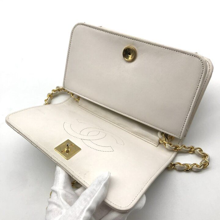 シャネル マトラッセ チェーンショルダーバッグ ココマーク ブラック ホワイト CHANEL（シャネル） マトラッセ ココマーク チェーンクラッチ
