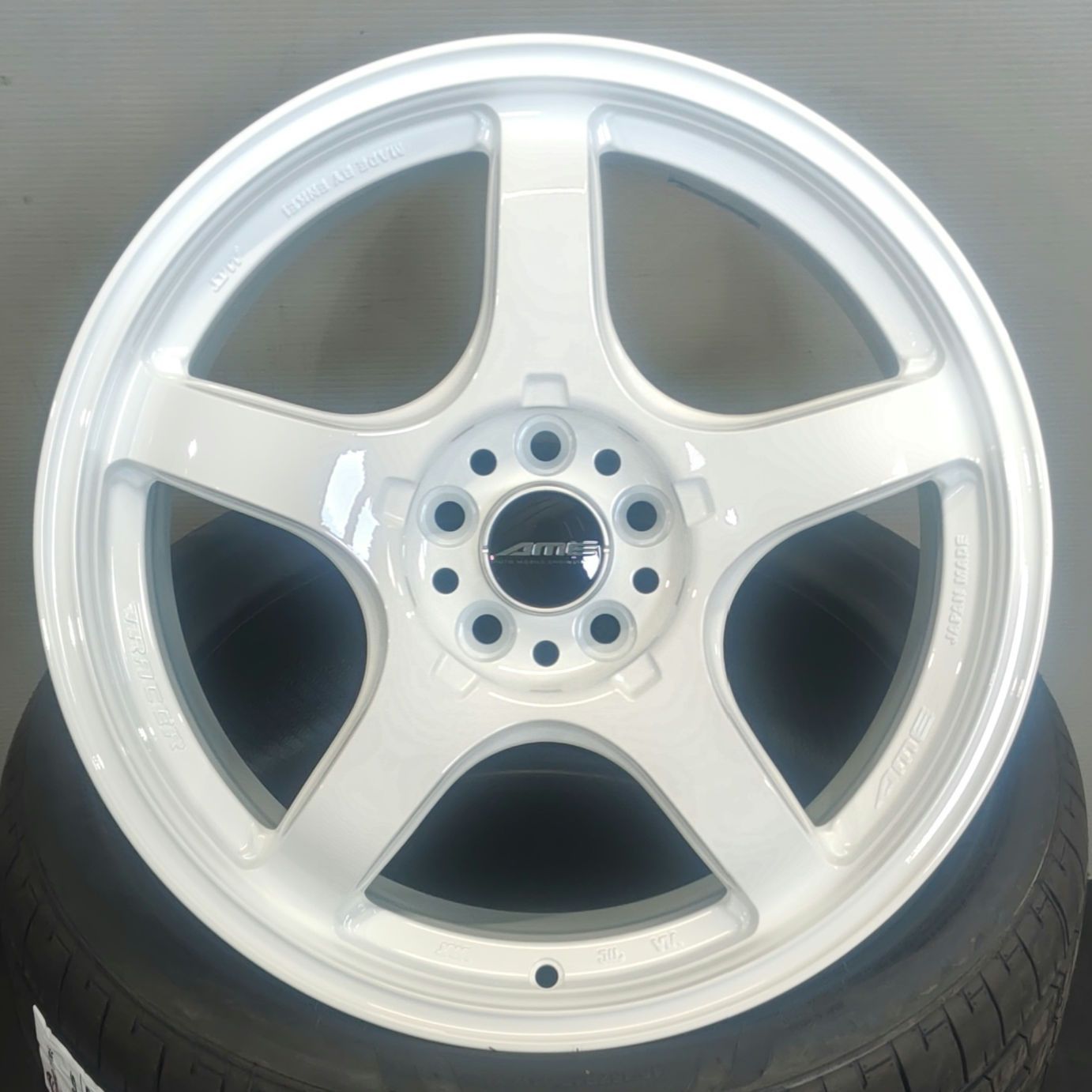 GR86 / BRZ / 50プリウス 17インチ トレーサーGTV 5本スポークENKEI製