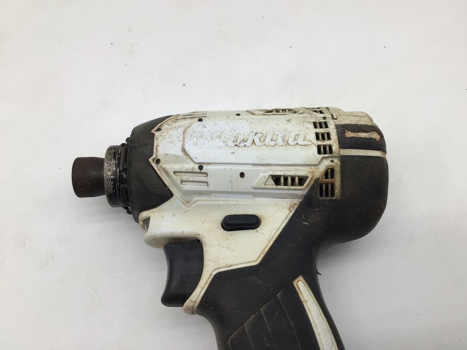 中古品】Makita/マキタ TD138DRFXW 14.4v充電式インパクトドライバ 