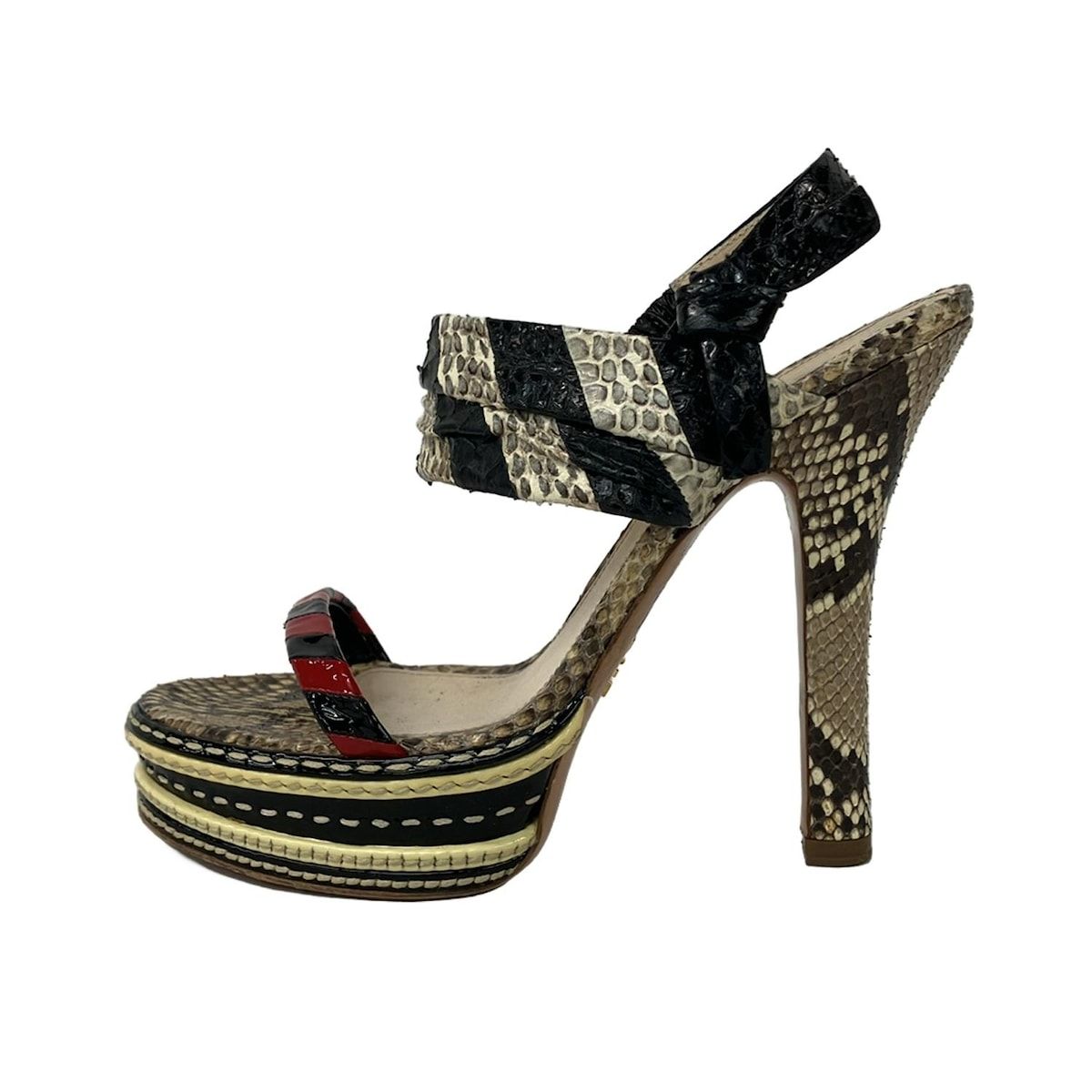 PRADA(プラダ) サンダル 37 レディース - ベージュ×黒×レッド レザー 