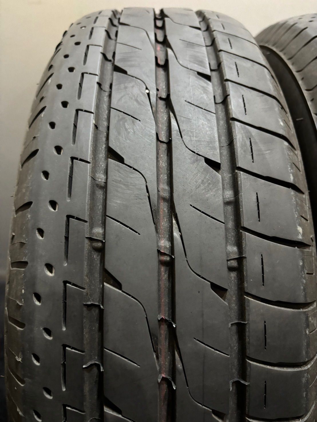 ジュン☆デュラターン 195/65R15☆4本　プリウス・ヴォクシー 得価，定番 195/65R15 BRIDGESTONE/LUFT RVⅡ 25年製 夏タイヤ サマー
