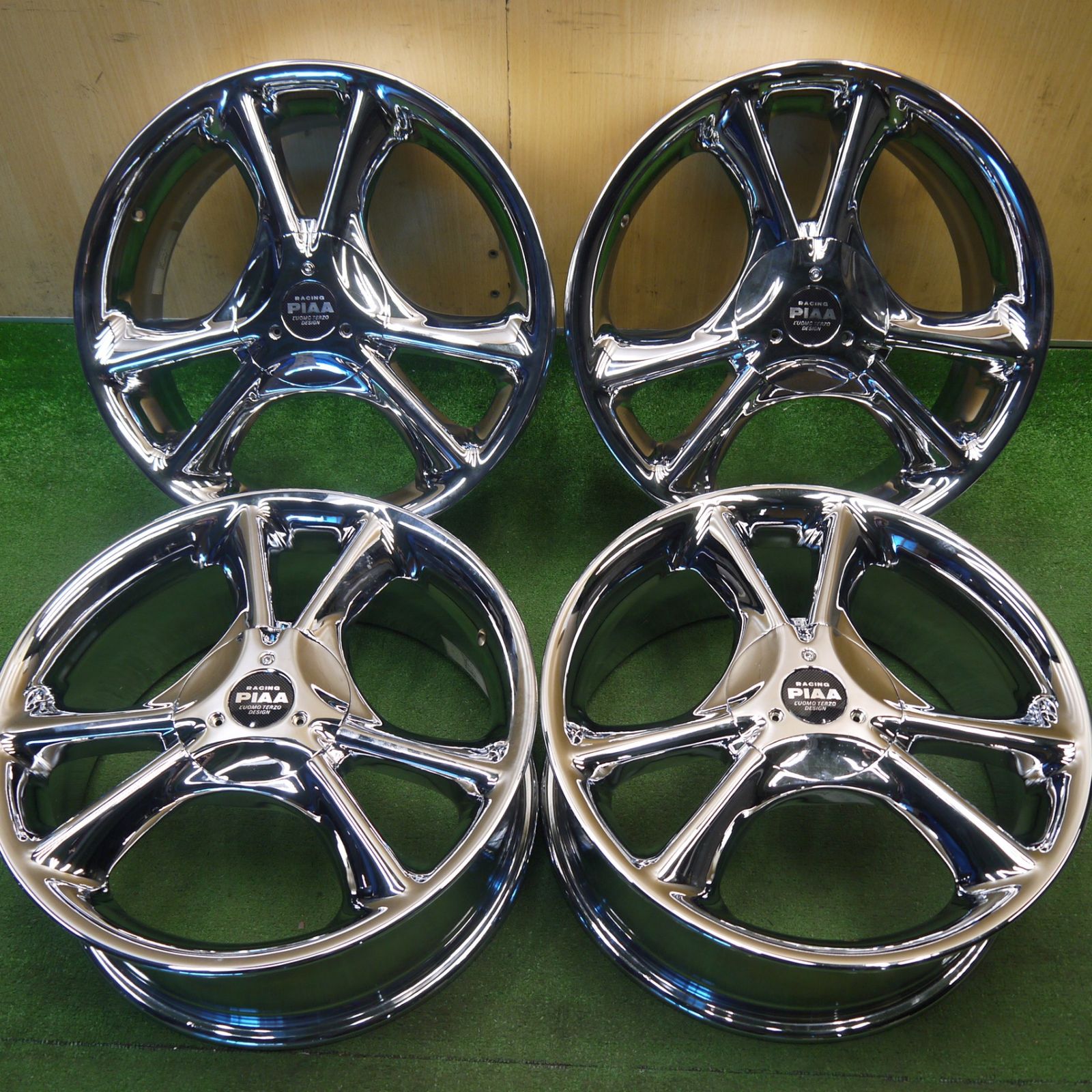 送料無料] 未使用！付属品付き☆RACING PIAA L'UOMO TERZO DESIGN