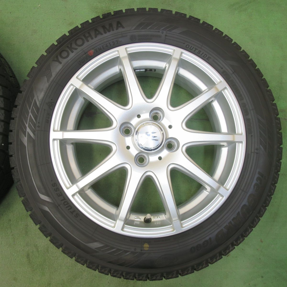 バリ溝！22年！キレイ！9.5分以上☆スタッドレス 175/65R15 ヨコハマ 