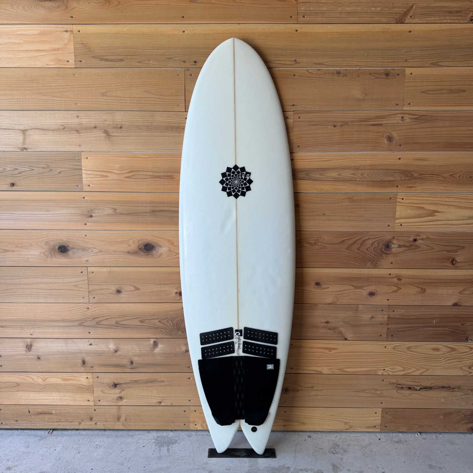 美中古 ギャリーマクニール Gary McNeill Concepts サーフボード RTT