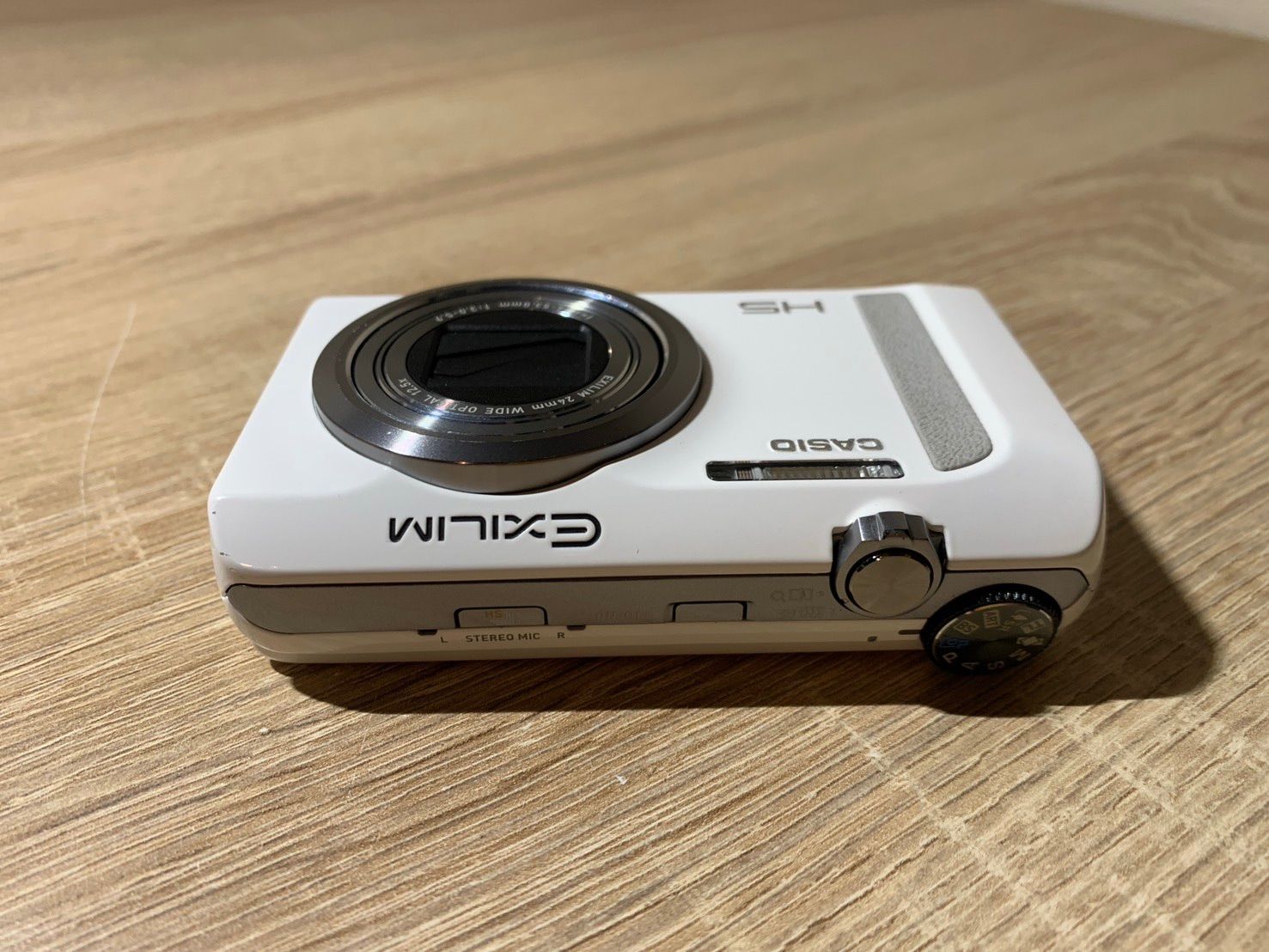9042 Casio EXILIM EX-ZR500 ホワイト デジカメ 動作確認済み 美品