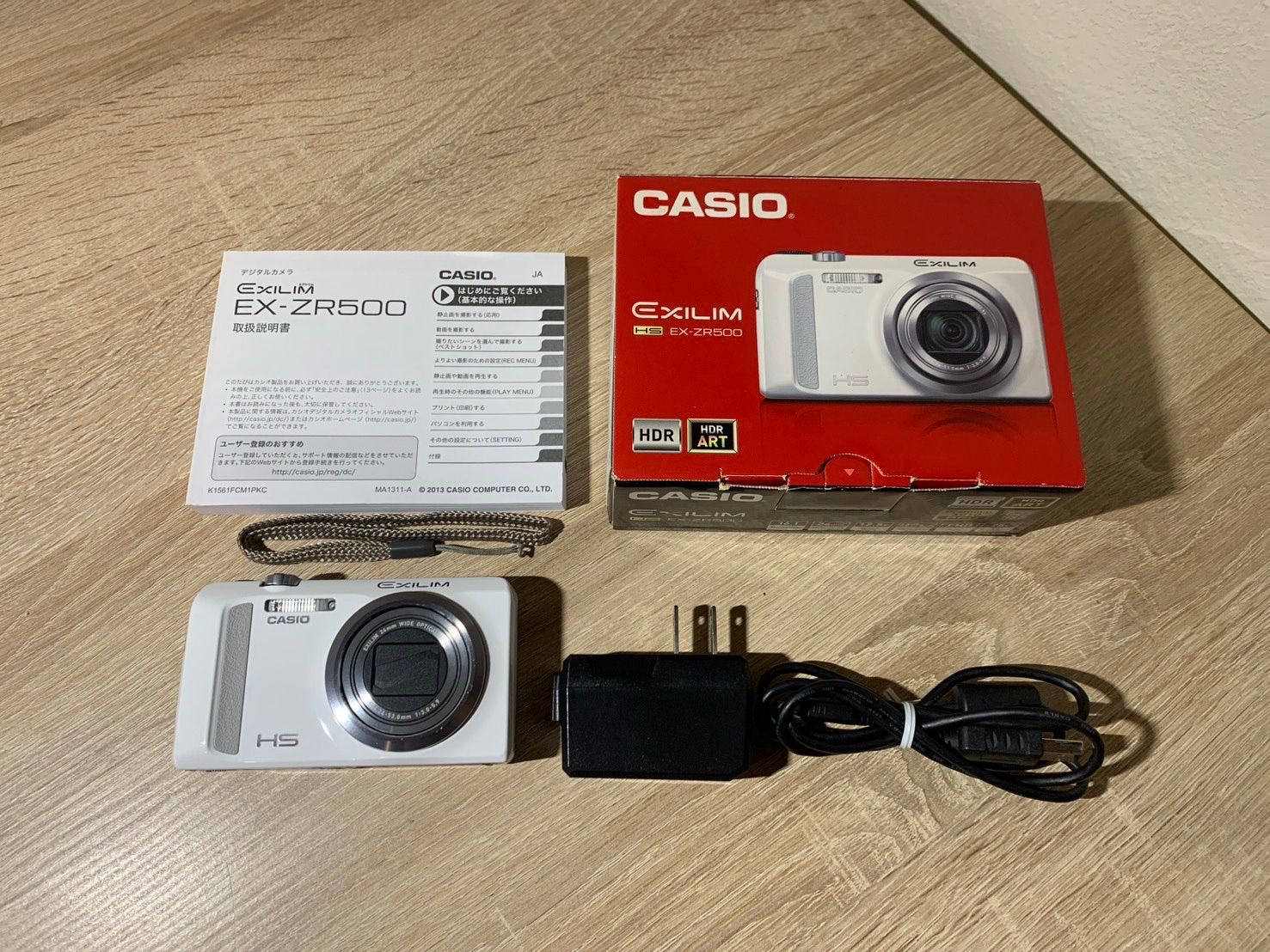 9042 Casio EXILIM EX-ZR500 ホワイト デジカメ 動作確認済み 美品