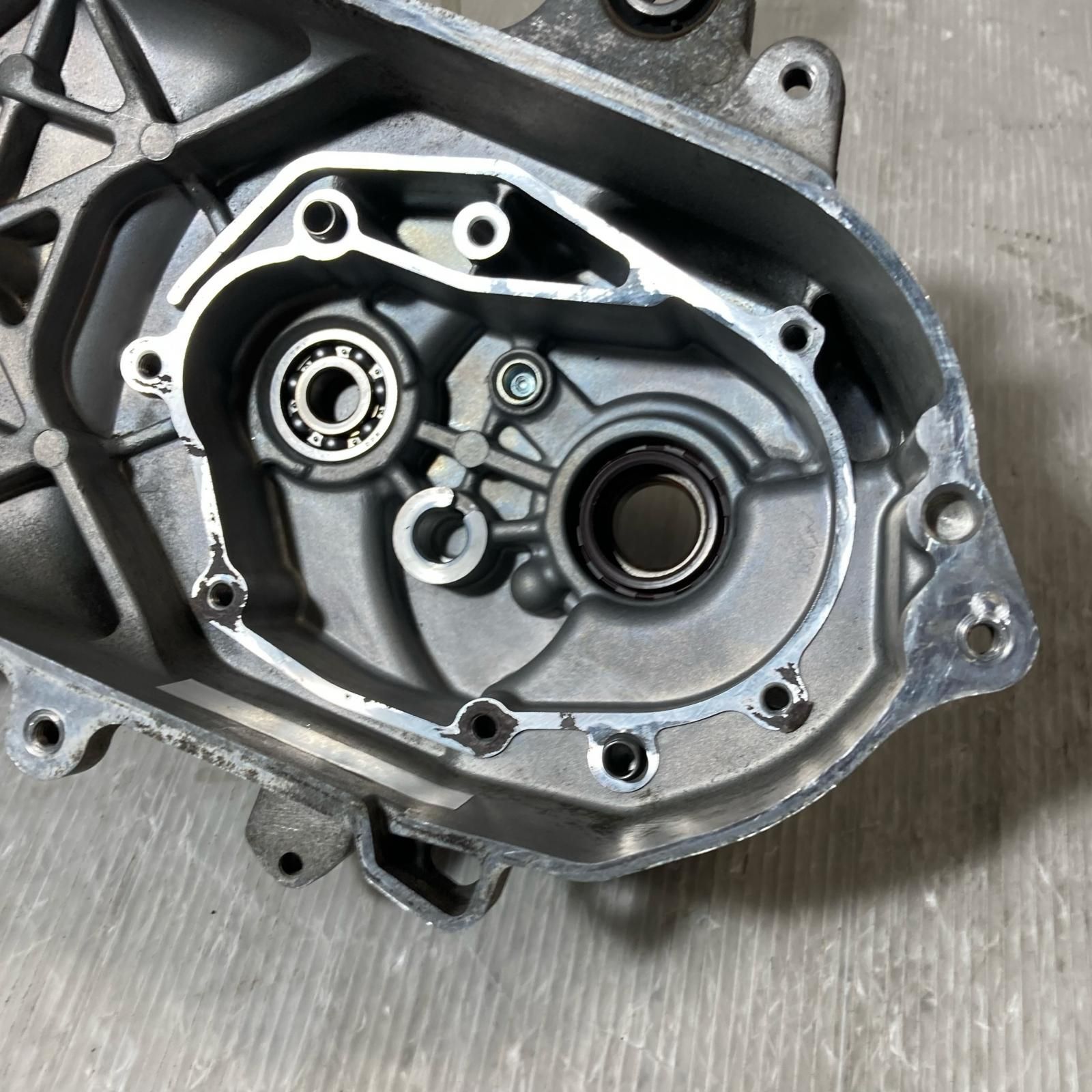 クランクケース GT380 SUZUKI スズキ 上側 SUZUKI スズキ純正部品 