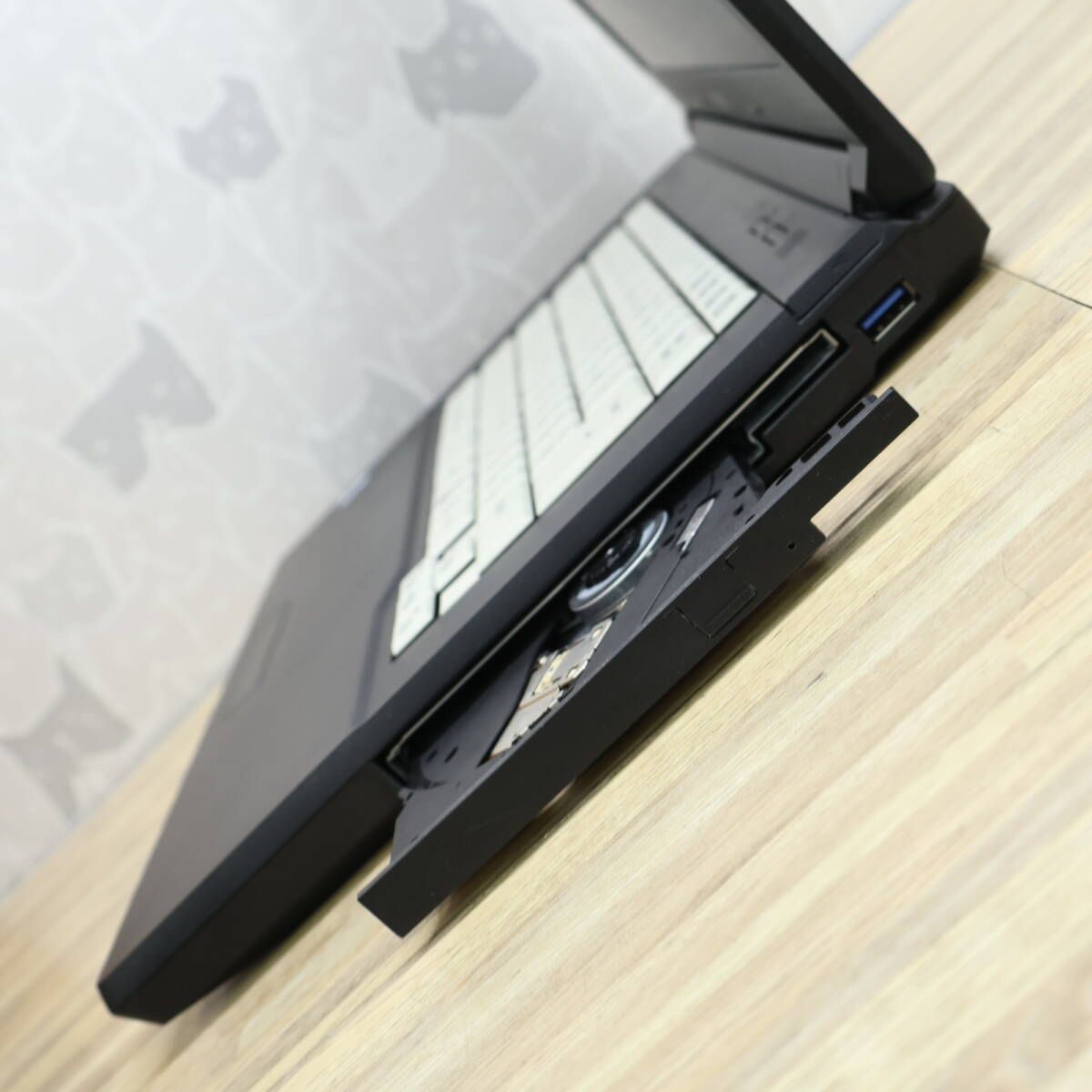 ☆激レア！マウスパット非搭載☆超美品 高性能6世代i3！SSD256GB 